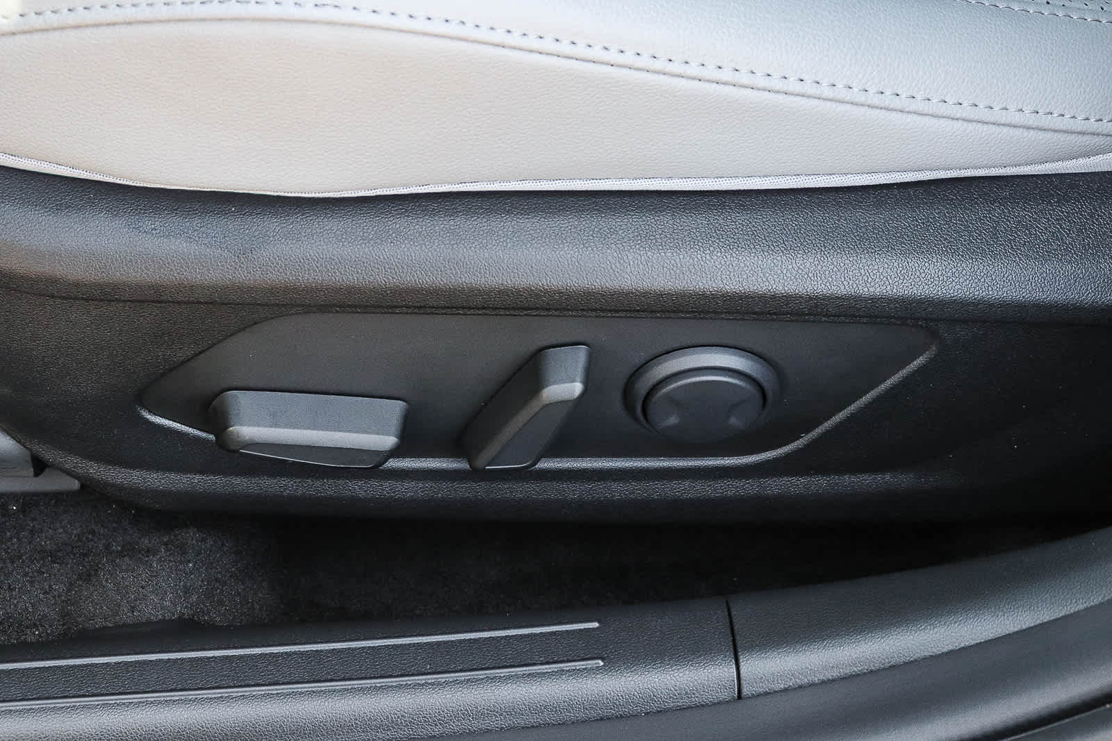 2026 Hyundai Elantra Limited - Photo 29