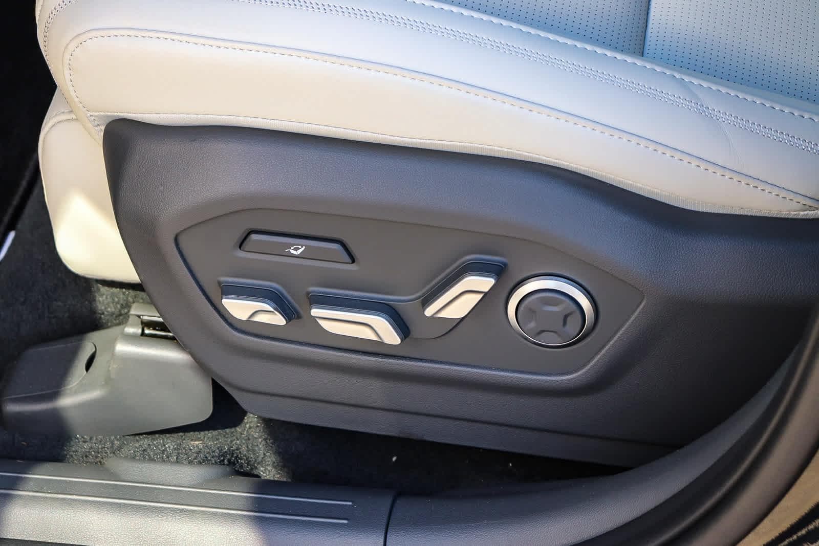 Thumbnail: 2025 Hyundai Santa Fe - 24