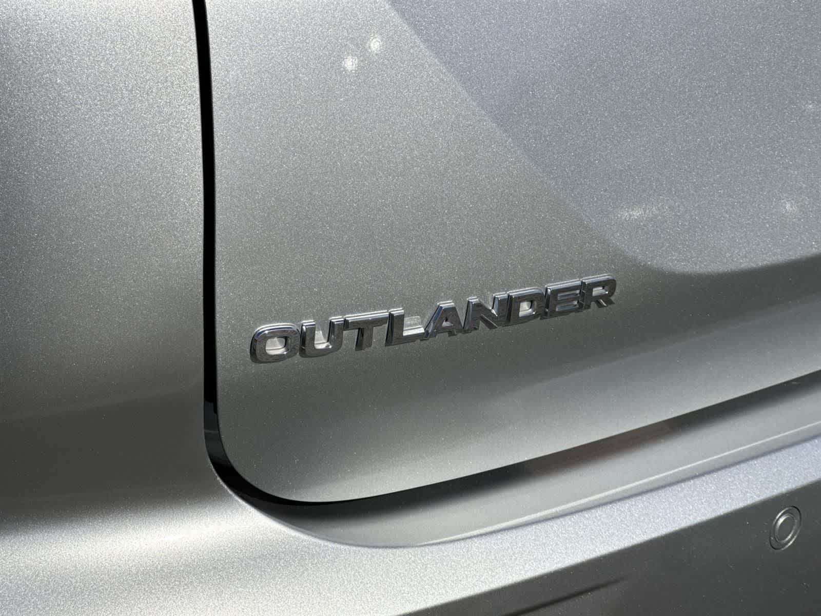 Thumbnail: 2024 Mitsubishi Outlander - 36