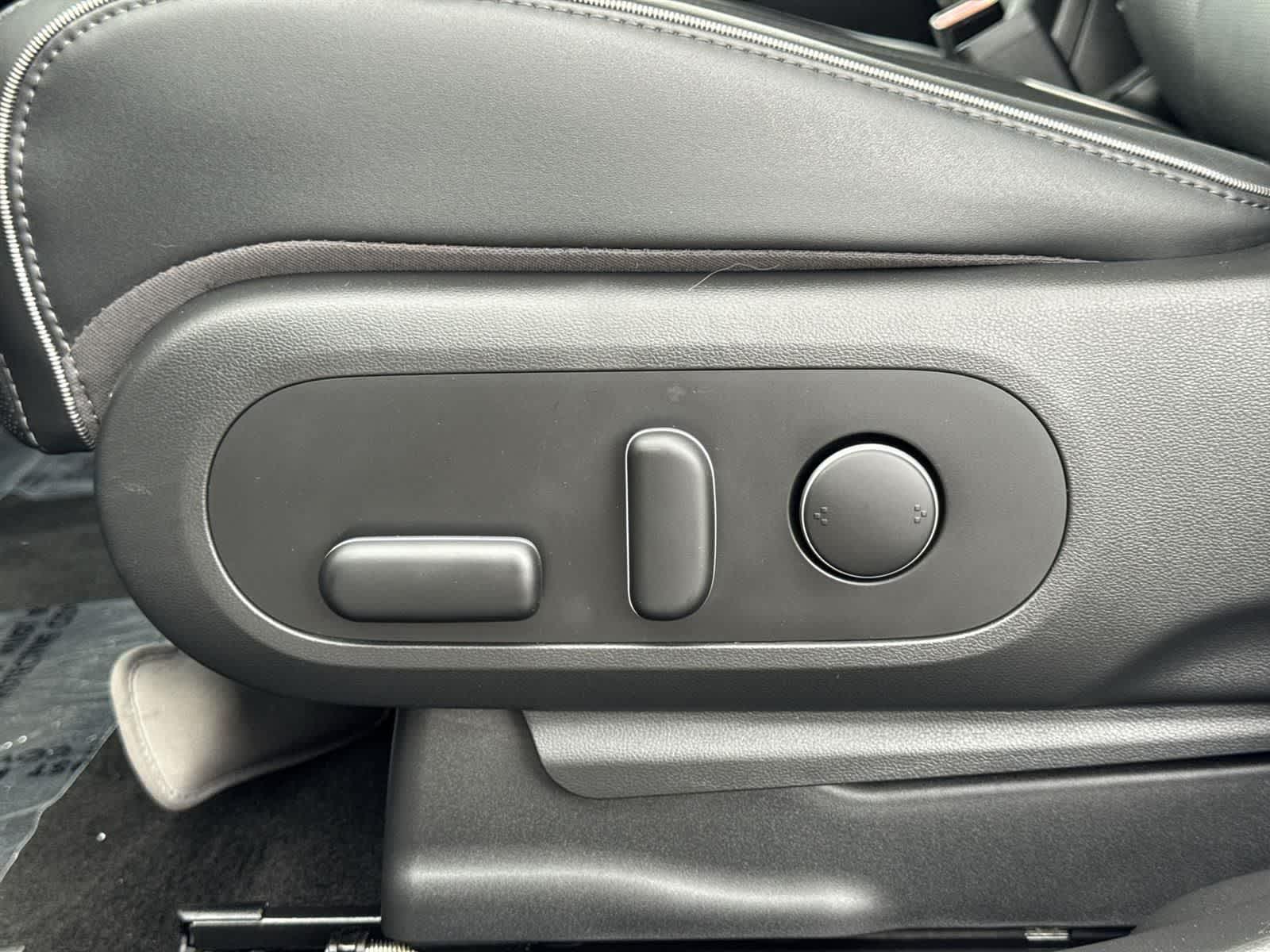 Thumbnail: 2023 Hyundai Ioniq 5 - 23