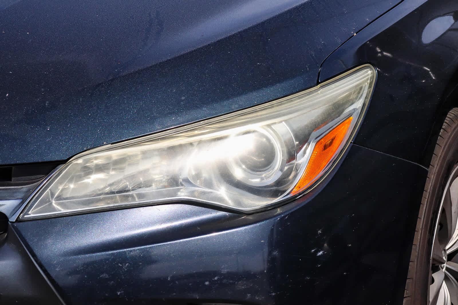 2015 Toyota Camry LE photo 2