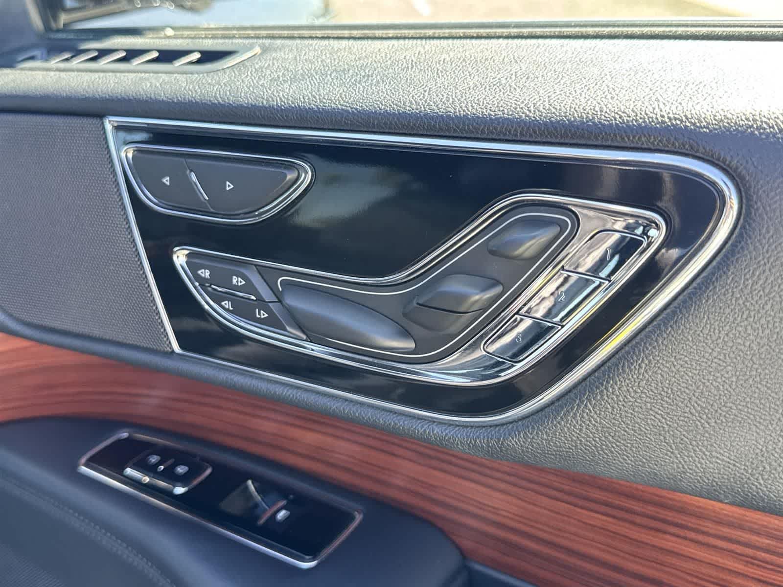 Thumbnail: 2023 Lincoln Navigator L - 42