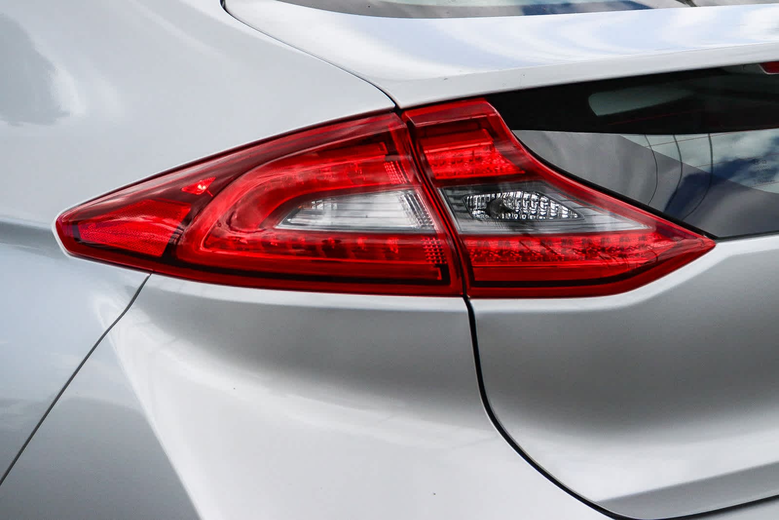 Thumbnail: 2019 Hyundai Ioniq - 9