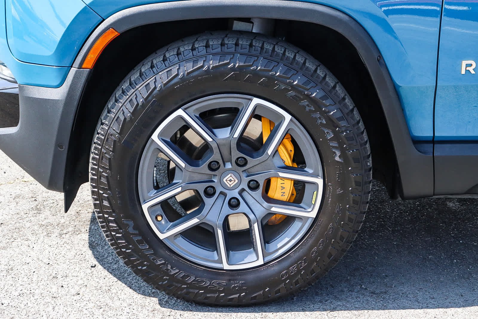 Thumbnail: 2023 Rivian R1S - 12