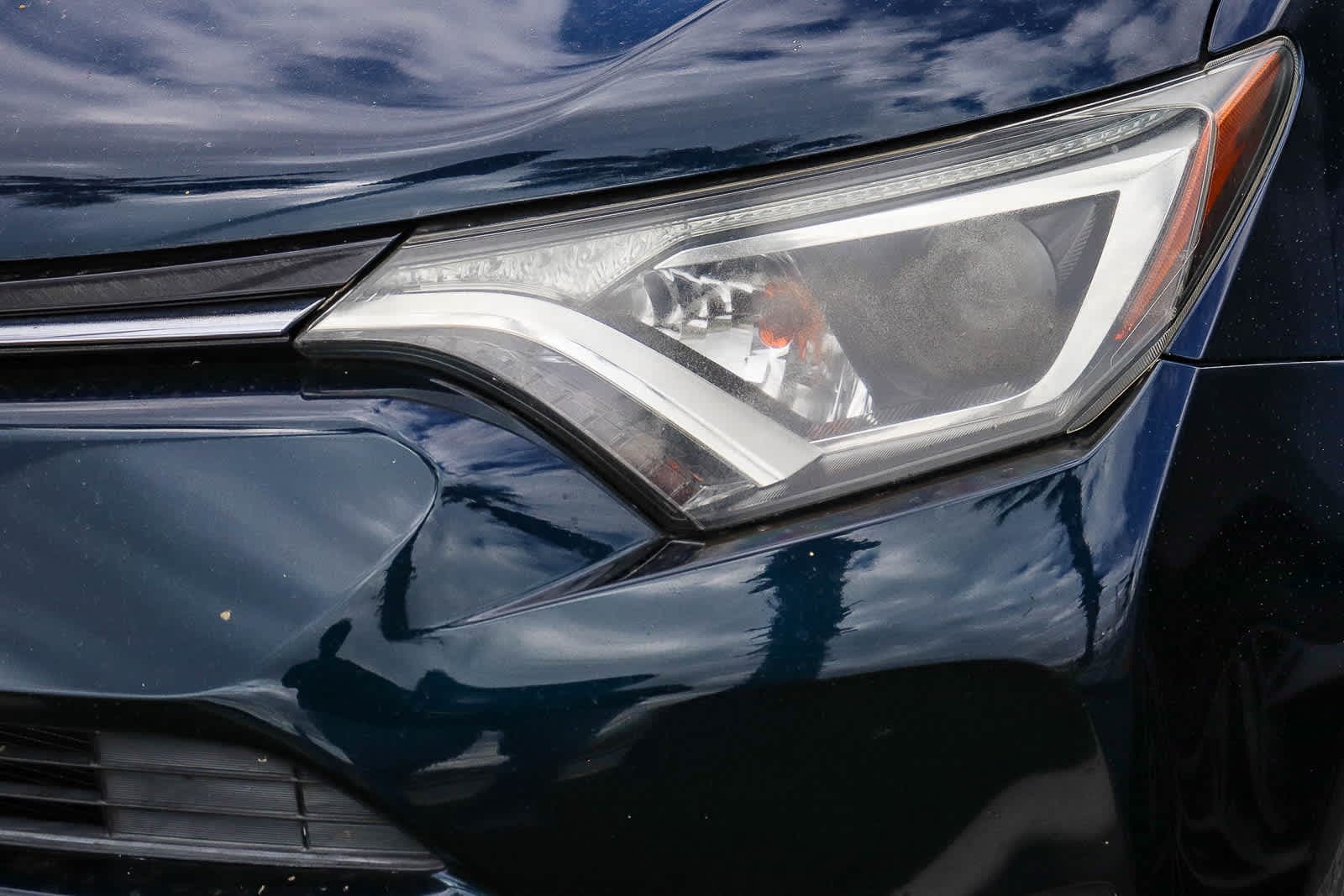 2018 Toyota RAV4 XLE photo 2