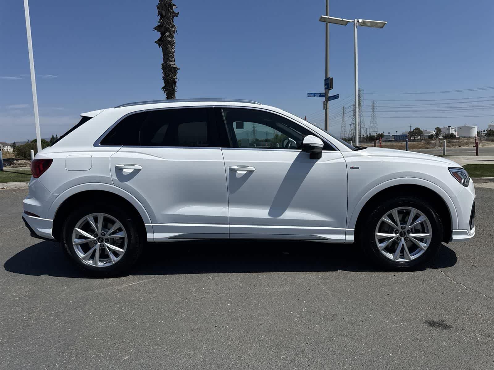 Thumbnail: 2024 Audi Q3 - 3