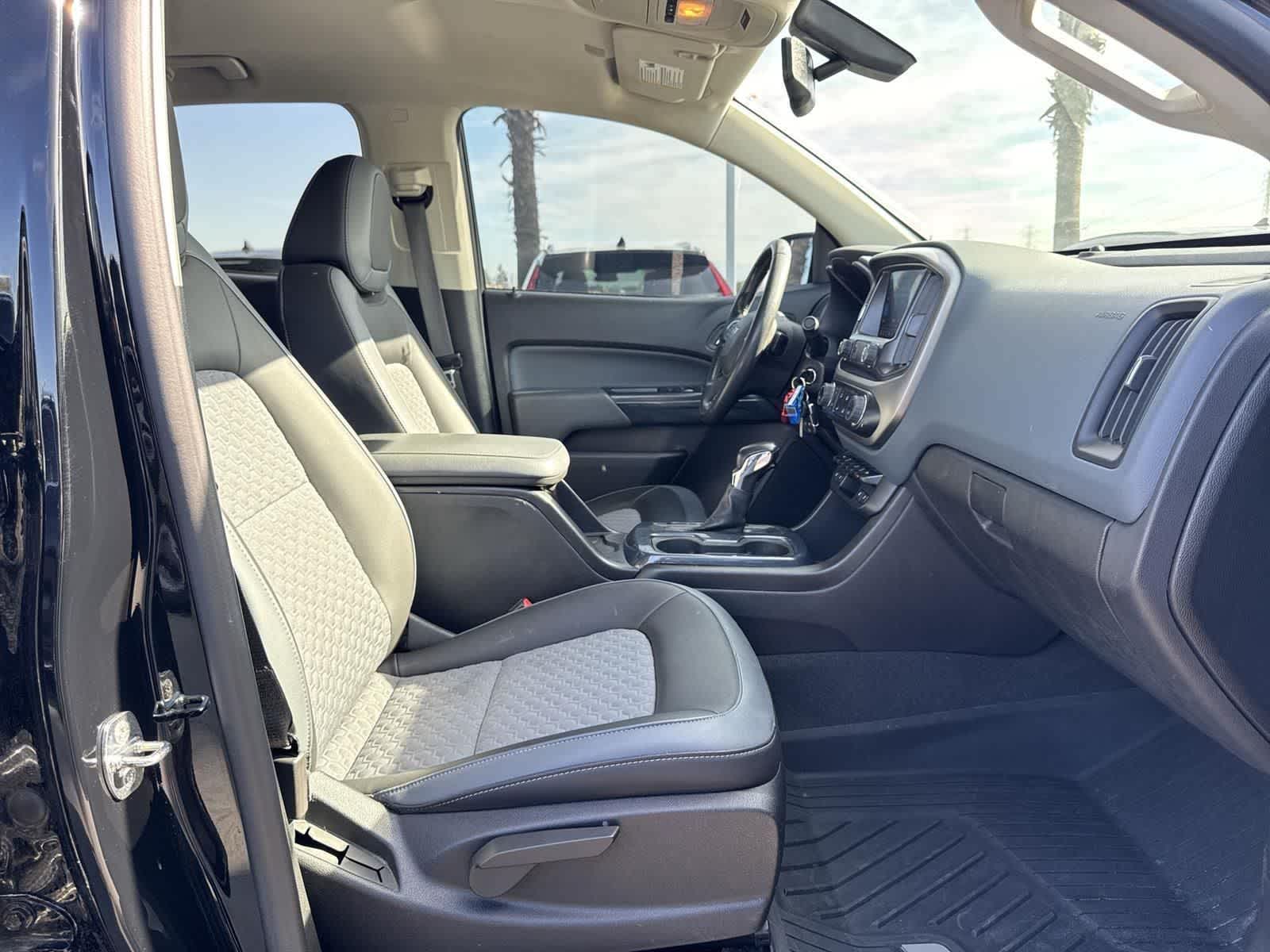 Thumbnail: 2022 Chevrolet Colorado - 21