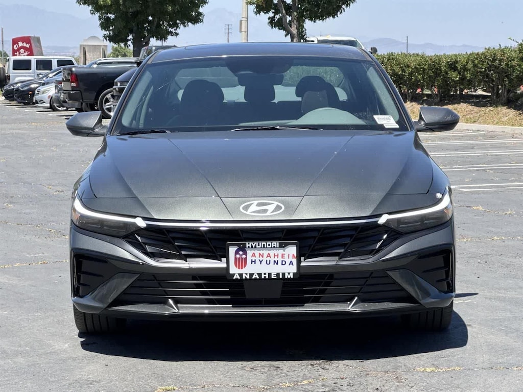 New 2025 Hyundai Elantra SEL Convenience Sedan