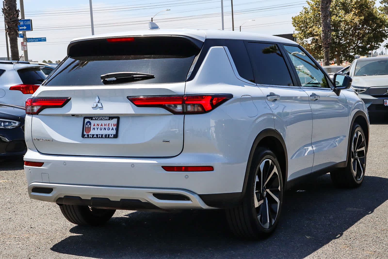 Thumbnail: 2024 Mitsubishi Outlander - 7