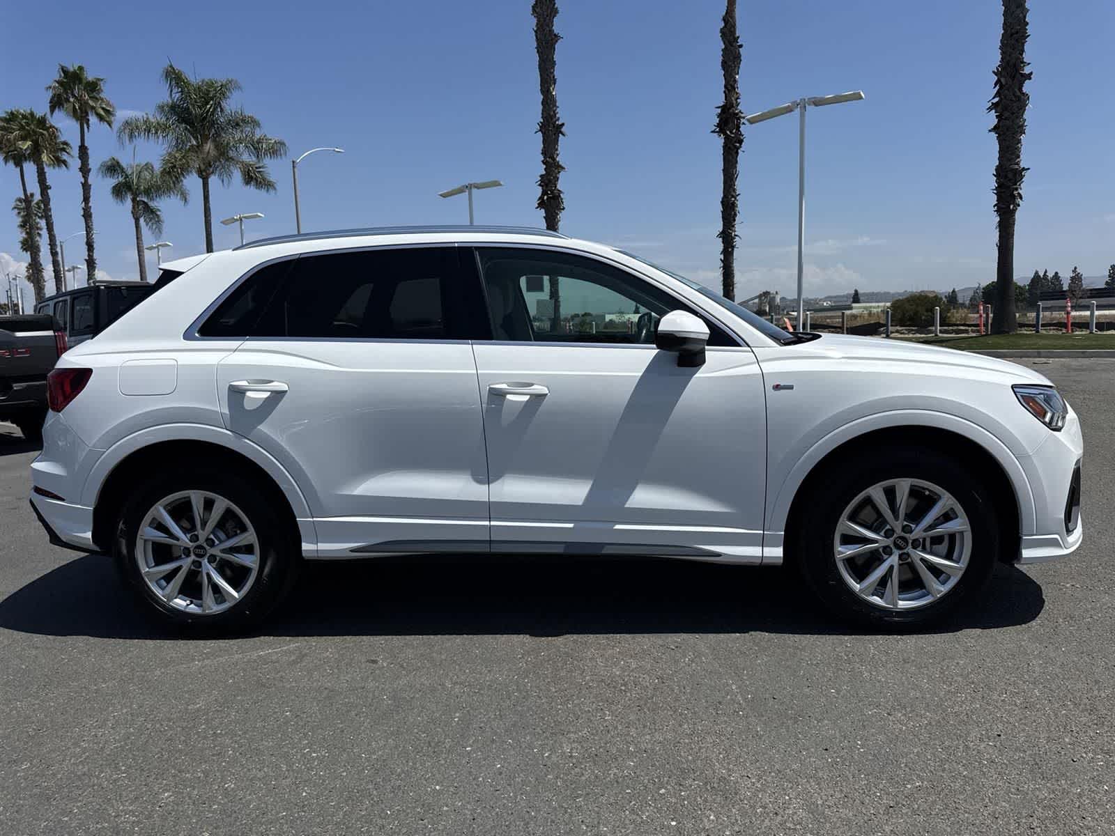 Thumbnail: 2024 Audi Q3 - 3