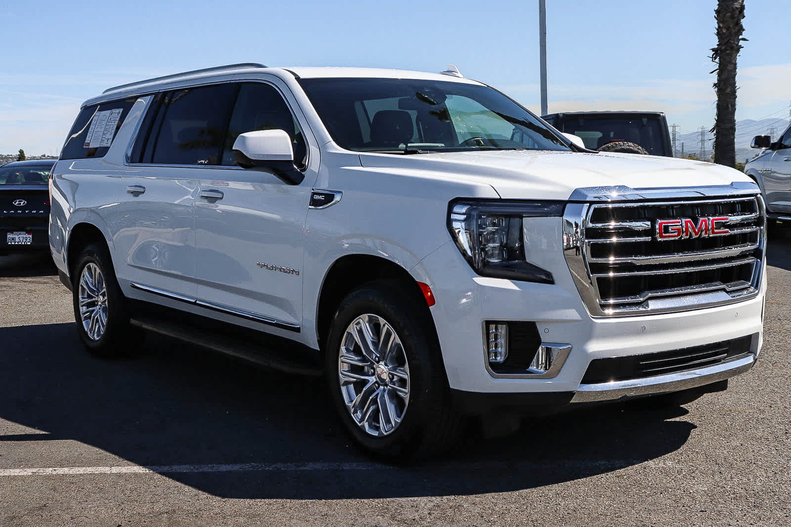 2024 GMC Yukon XL SLT photo 2