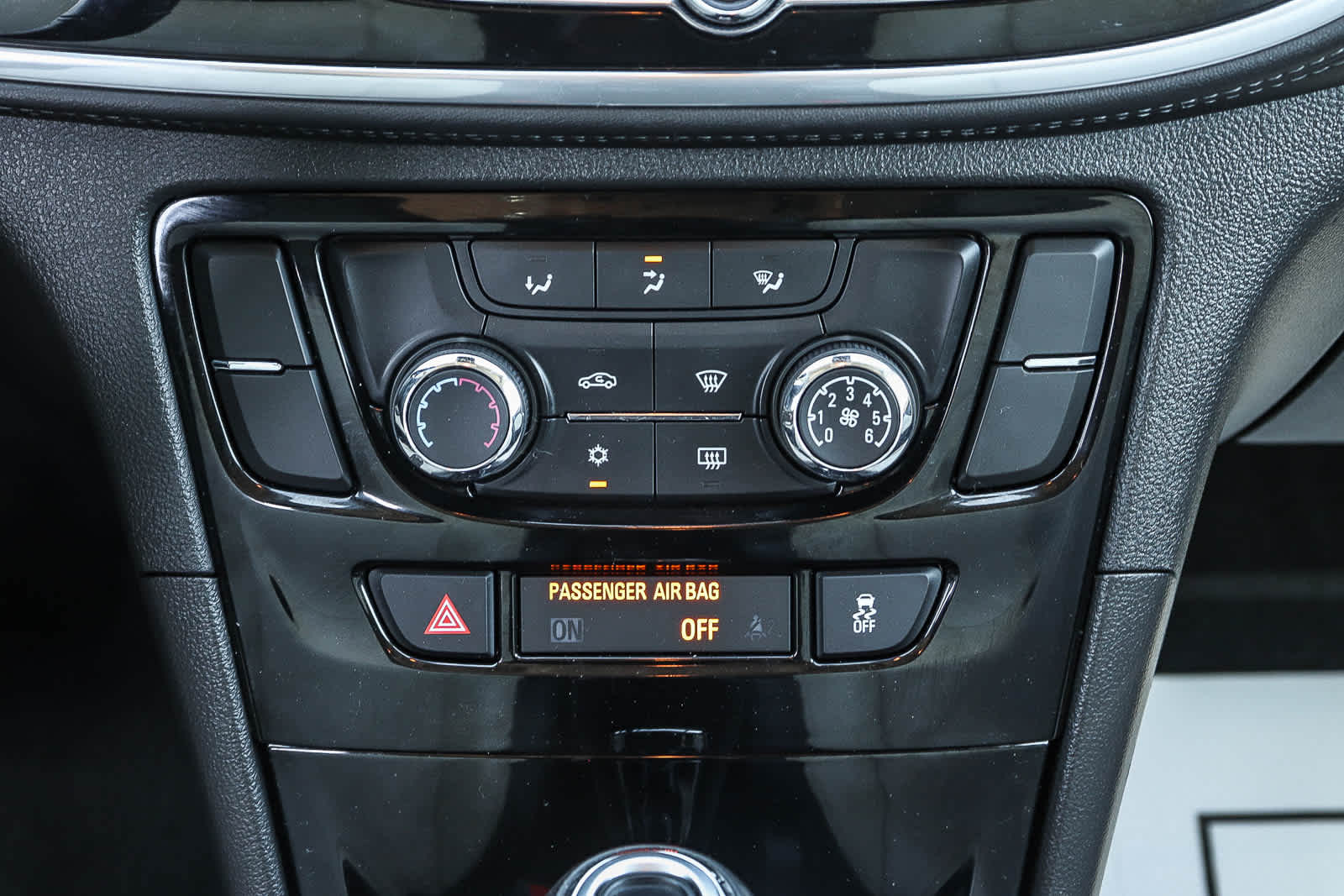 Thumbnail: 2019 Buick Encore - 15