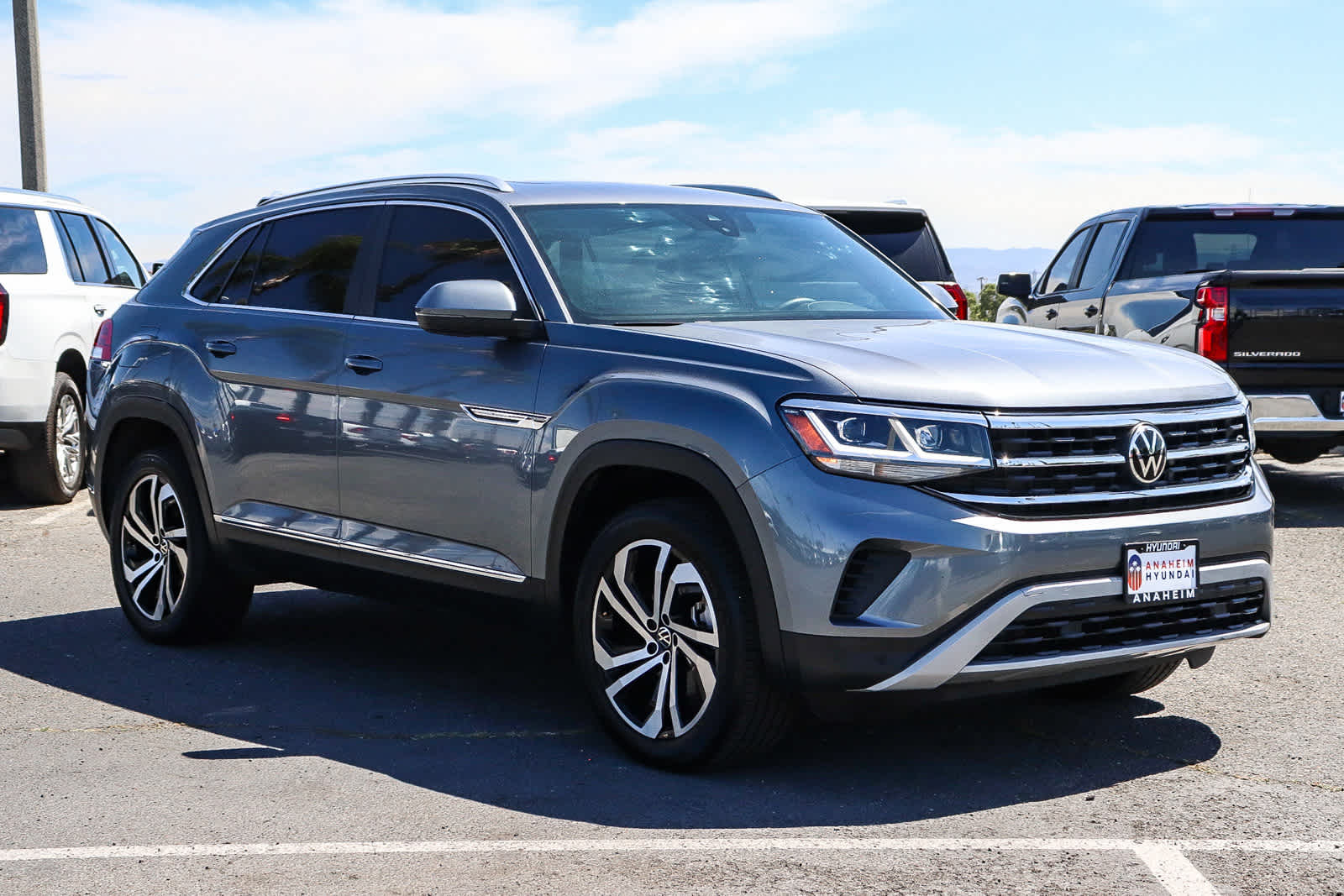 2023 Volkswagen Atlas Cross Sport 3.6L V6 SEL photo 2