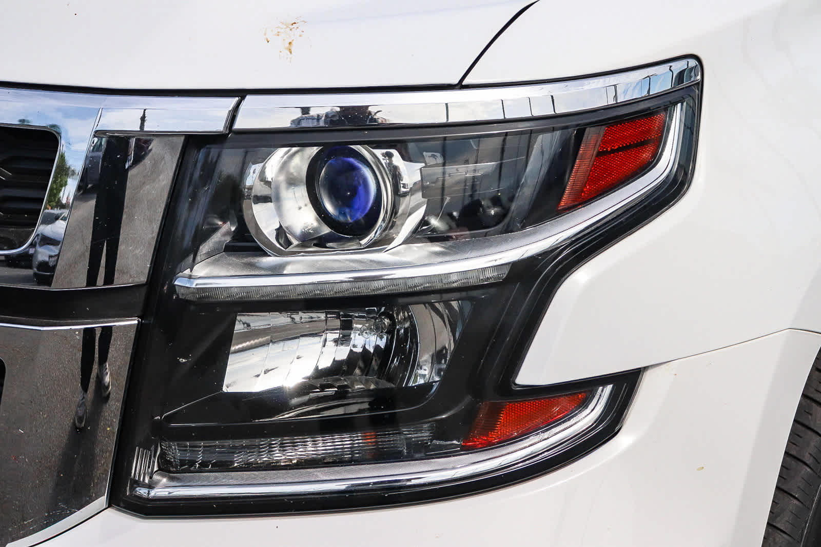 2017 Chevrolet Suburban LS photo 2