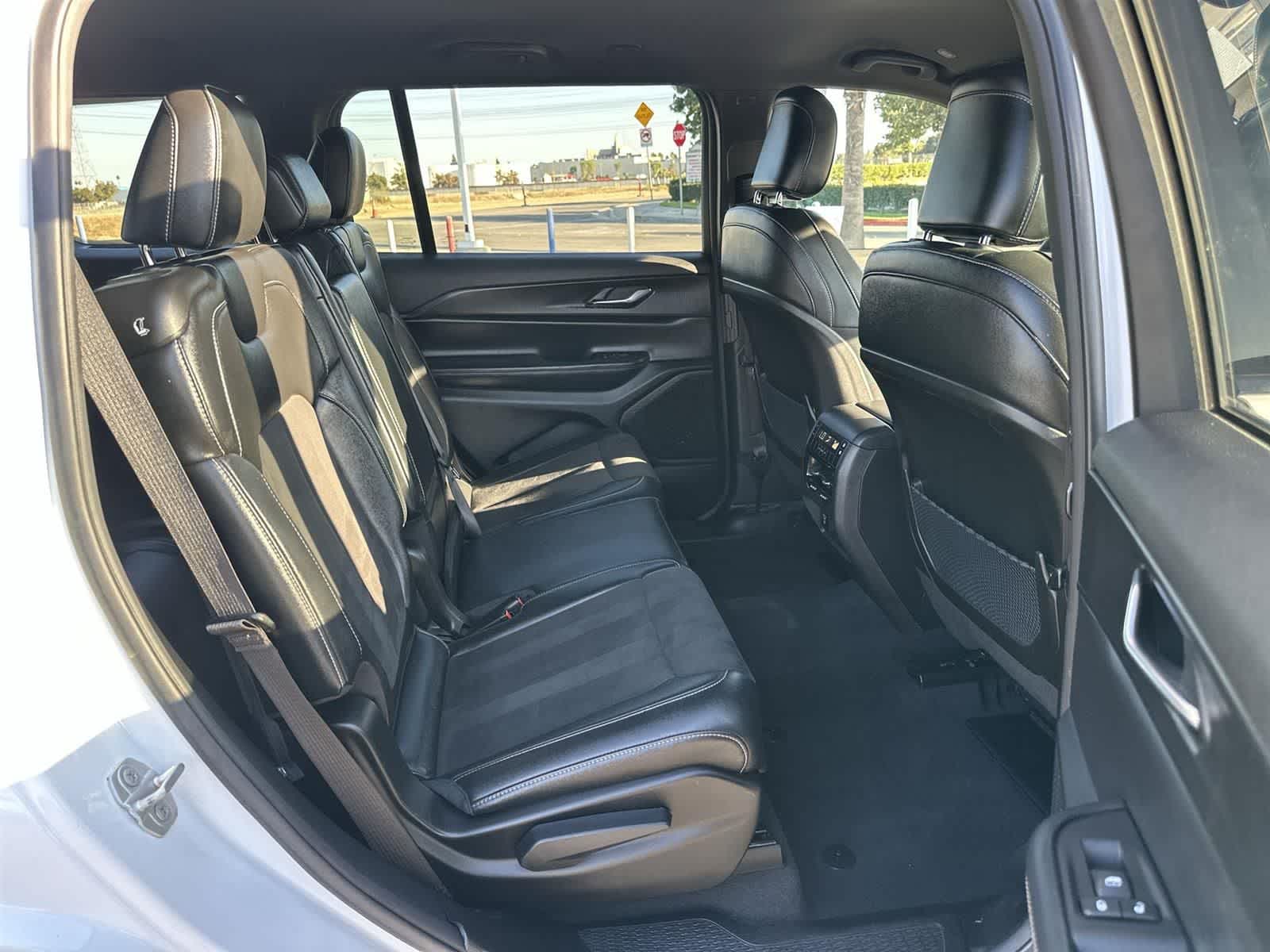 Thumbnail: 2024 Jeep Grand Cherokee L - 38