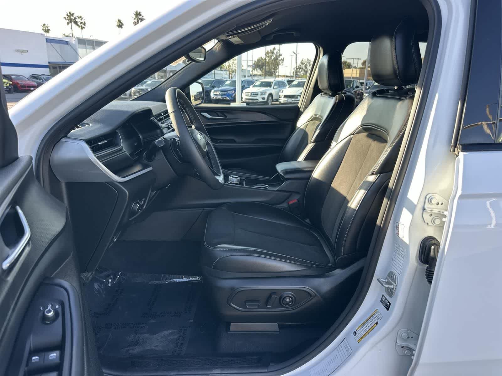 Thumbnail: 2024 Jeep Grand Cherokee L - 22