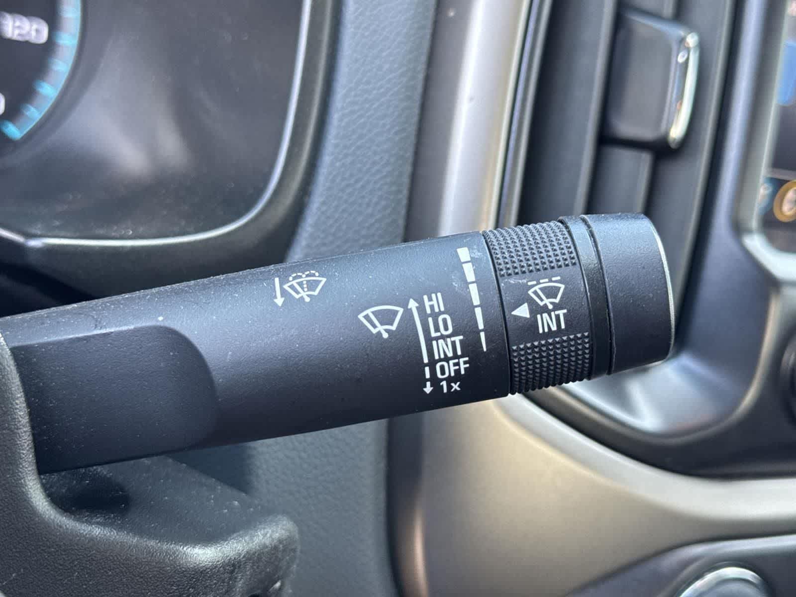 Thumbnail: 2022 Chevrolet Colorado - 25