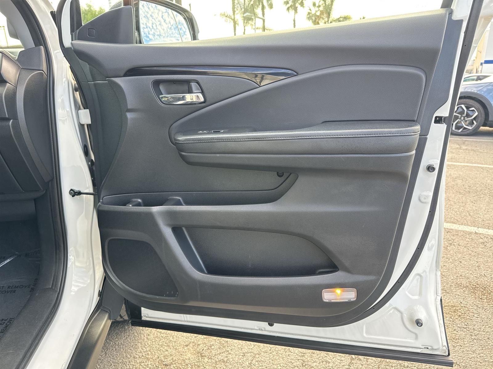 Thumbnail: 2017 Honda Pilot - 40