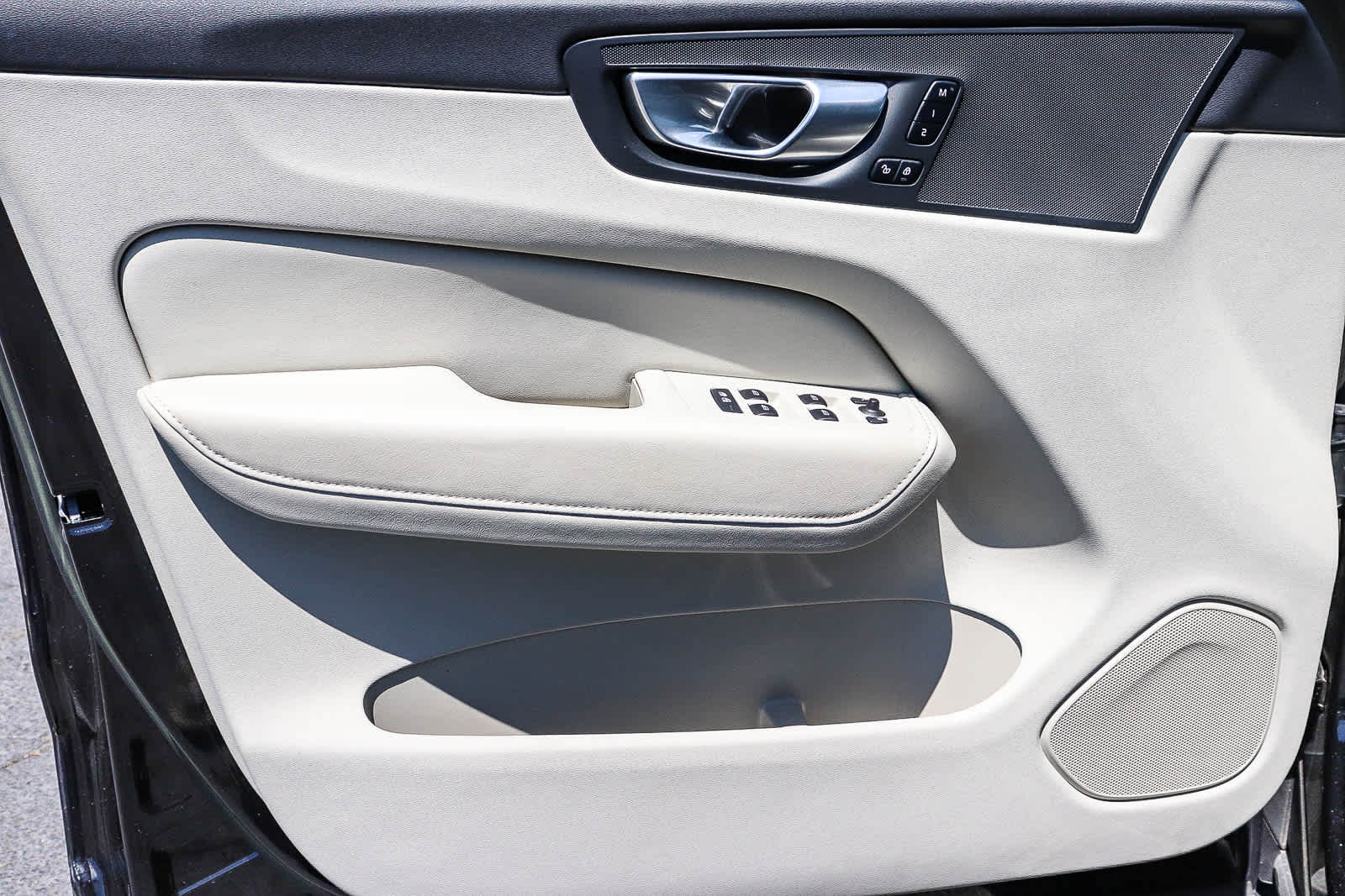 Thumbnail: 2023 Volvo XC60 - 27