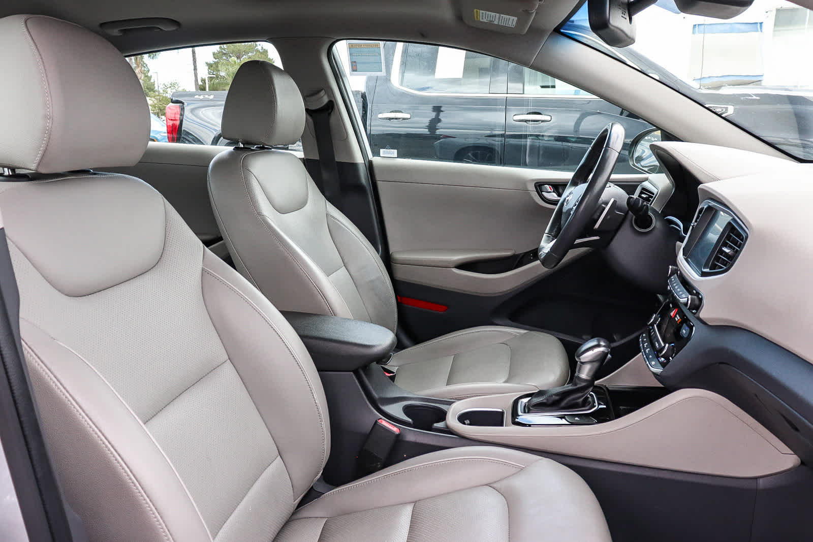 Thumbnail: 2019 Hyundai Ioniq - 22