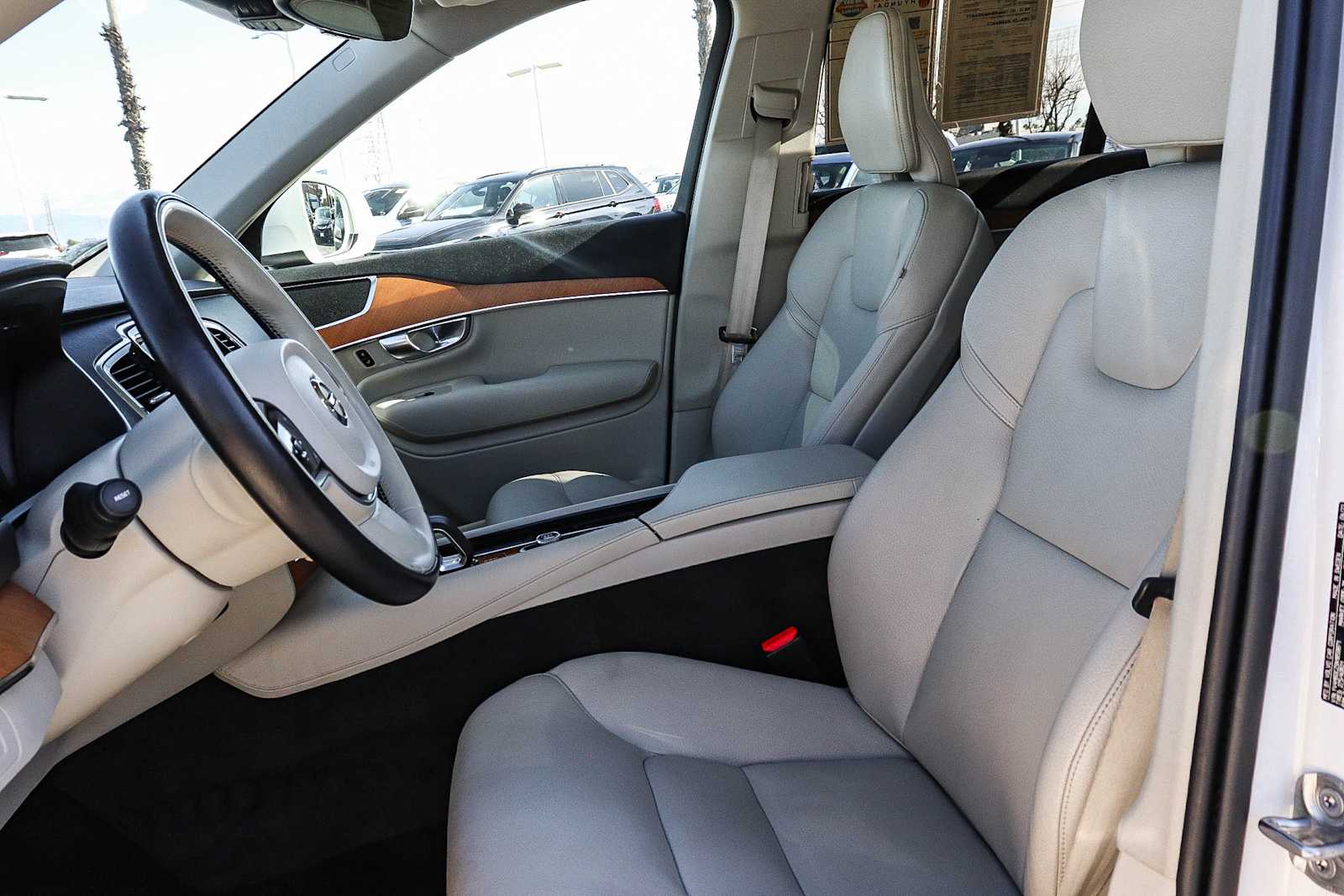 Thumbnail: 2022 Volvo XC90 - 25