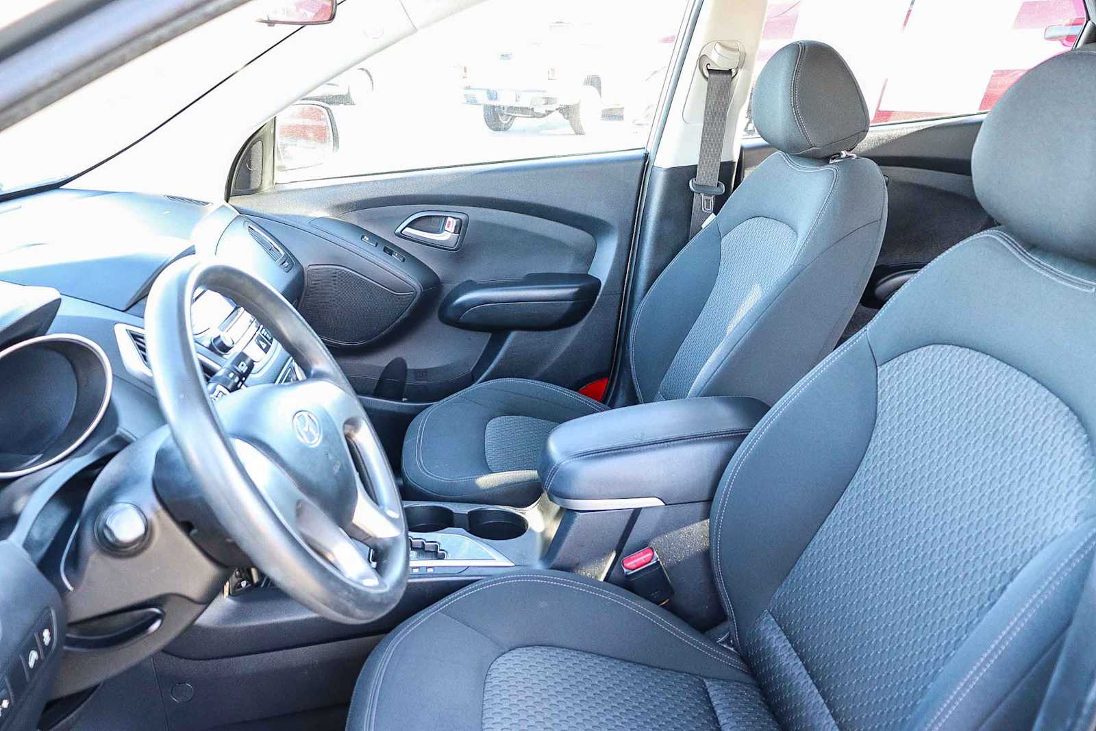 Thumbnail: 2010 Hyundai Tucson - 17