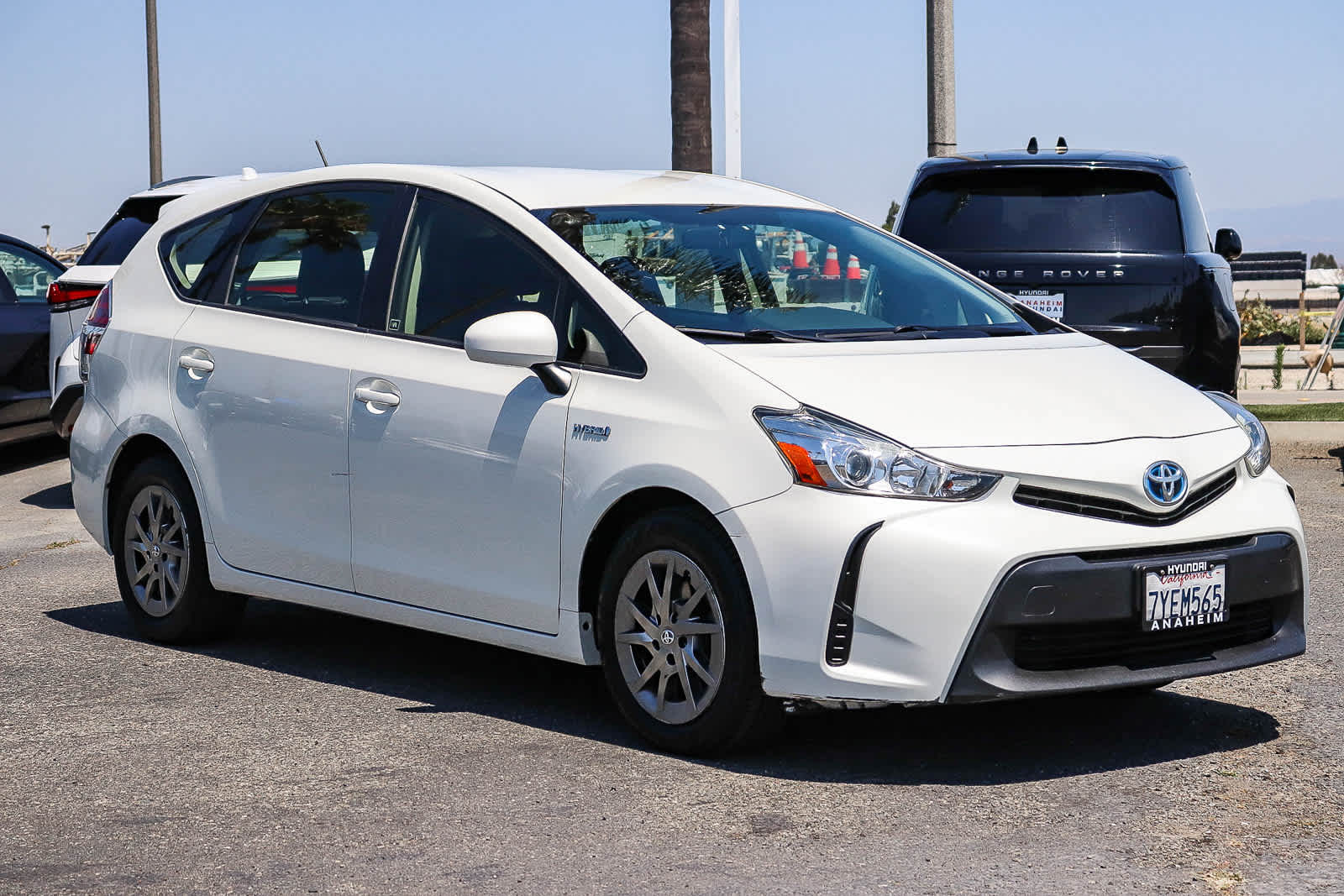 Thumbnail: 2017 Toyota Prius v - 2