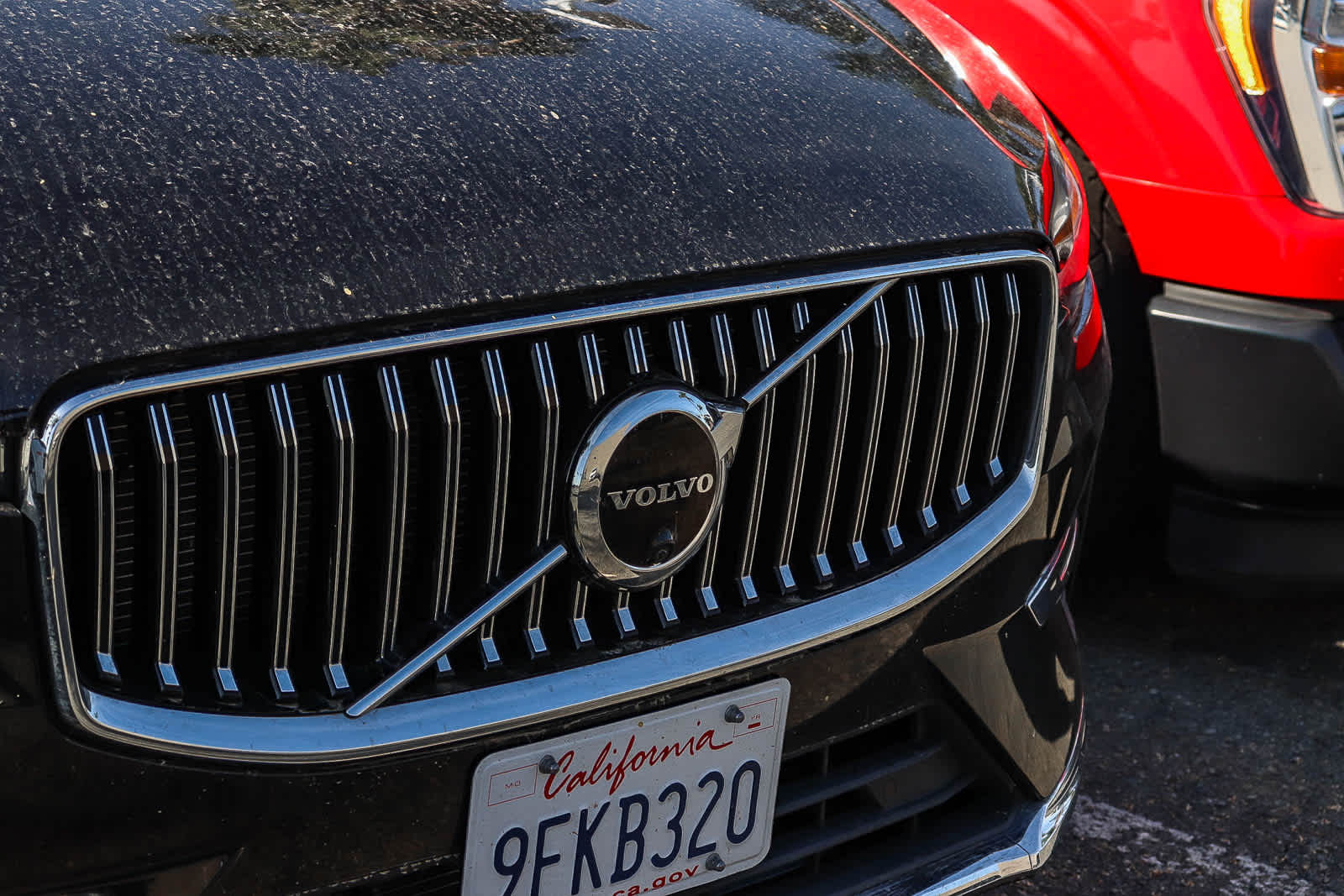 2023 Volvo XC60 Plus Bright Theme photo 3