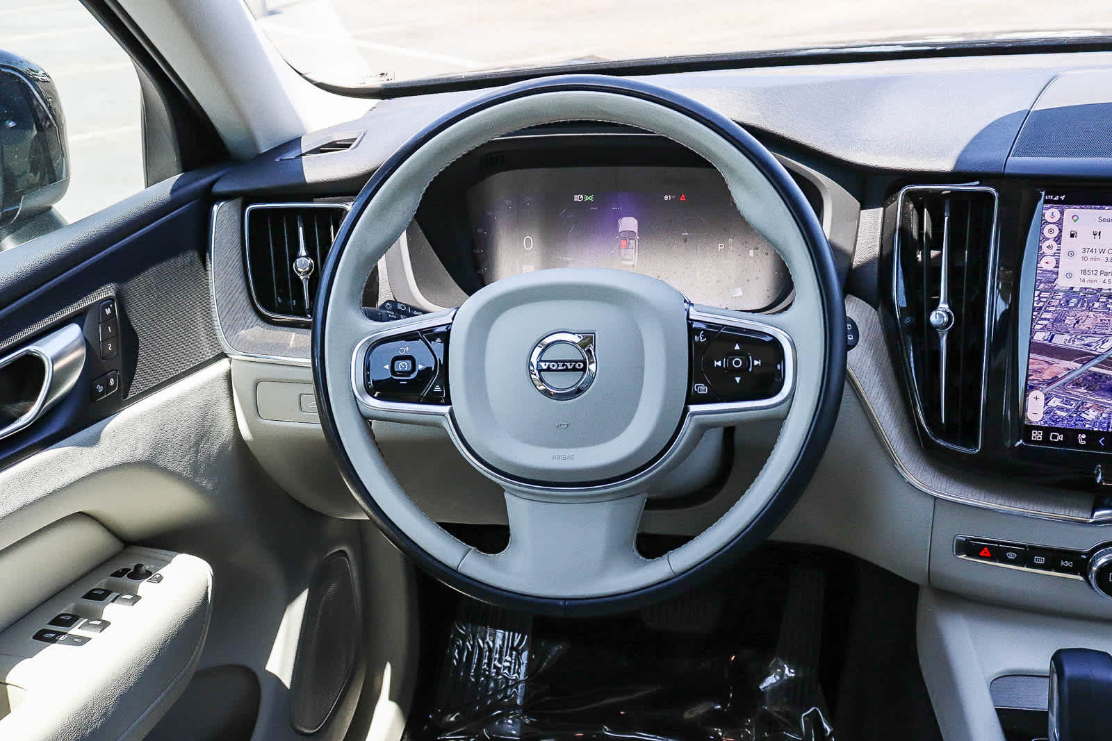 Thumbnail: 2023 Volvo XC60 - 17