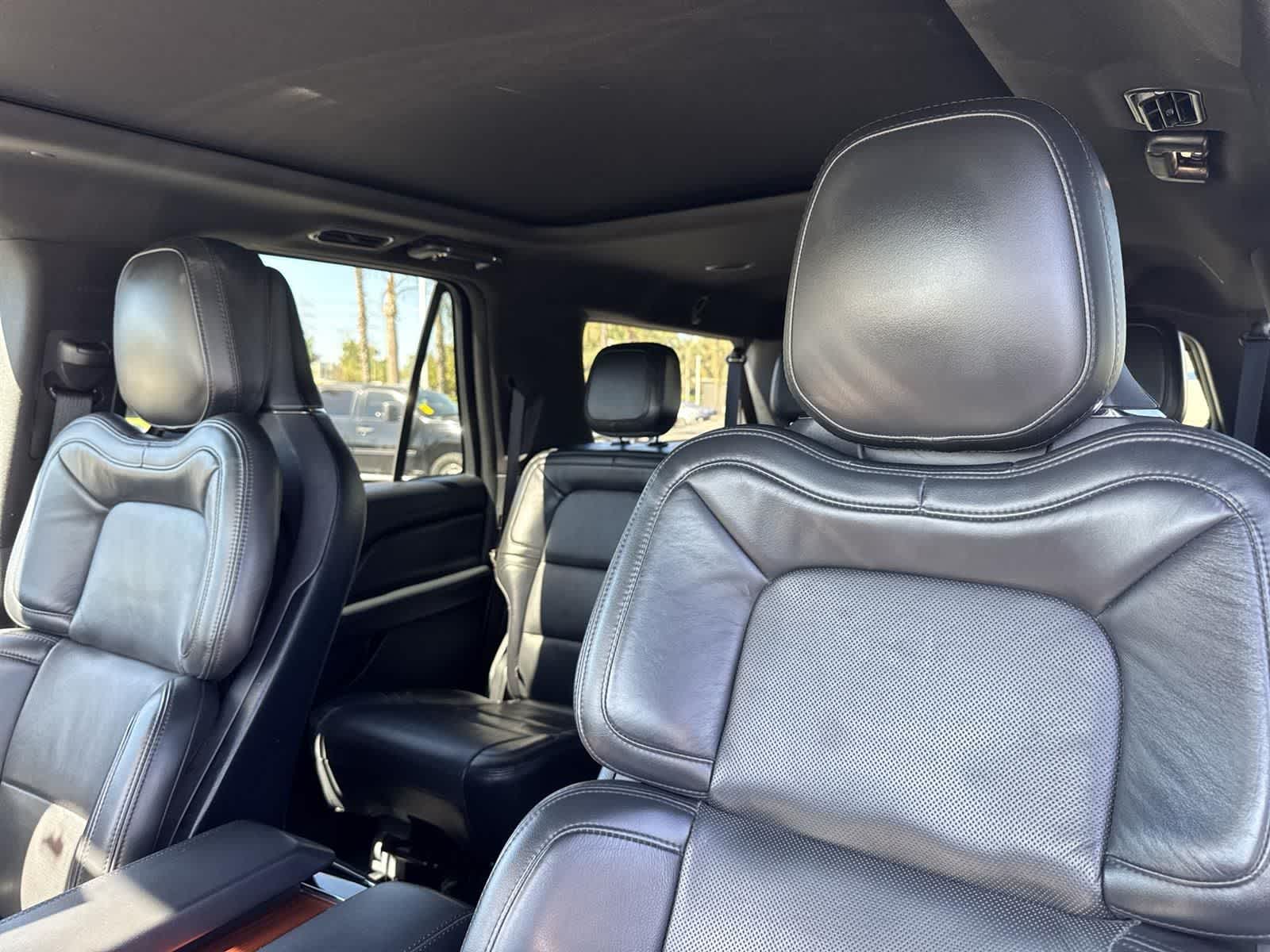 Thumbnail: 2023 Lincoln Navigator L - 25