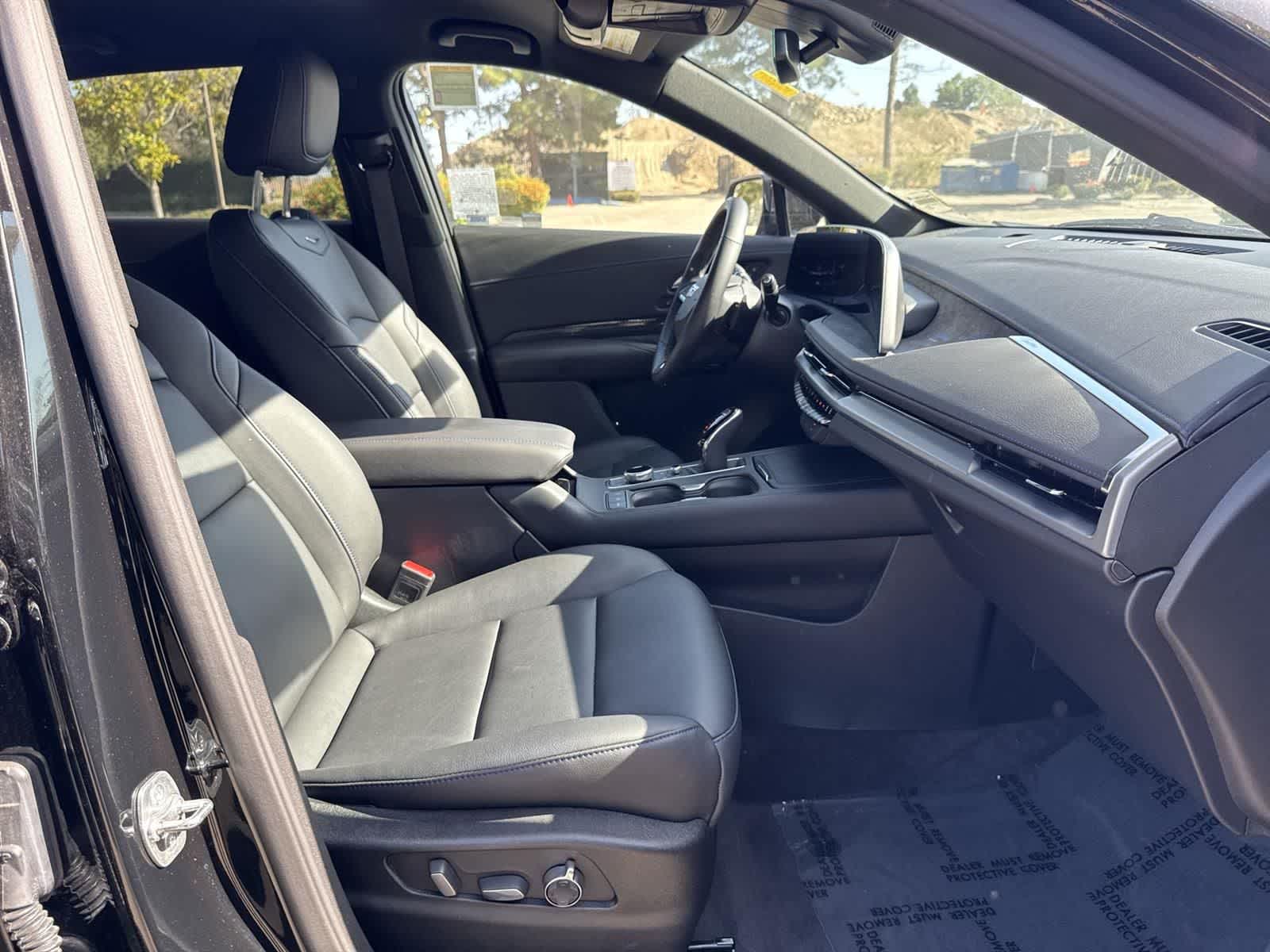 Thumbnail: 2025 Cadillac XT4 - 38