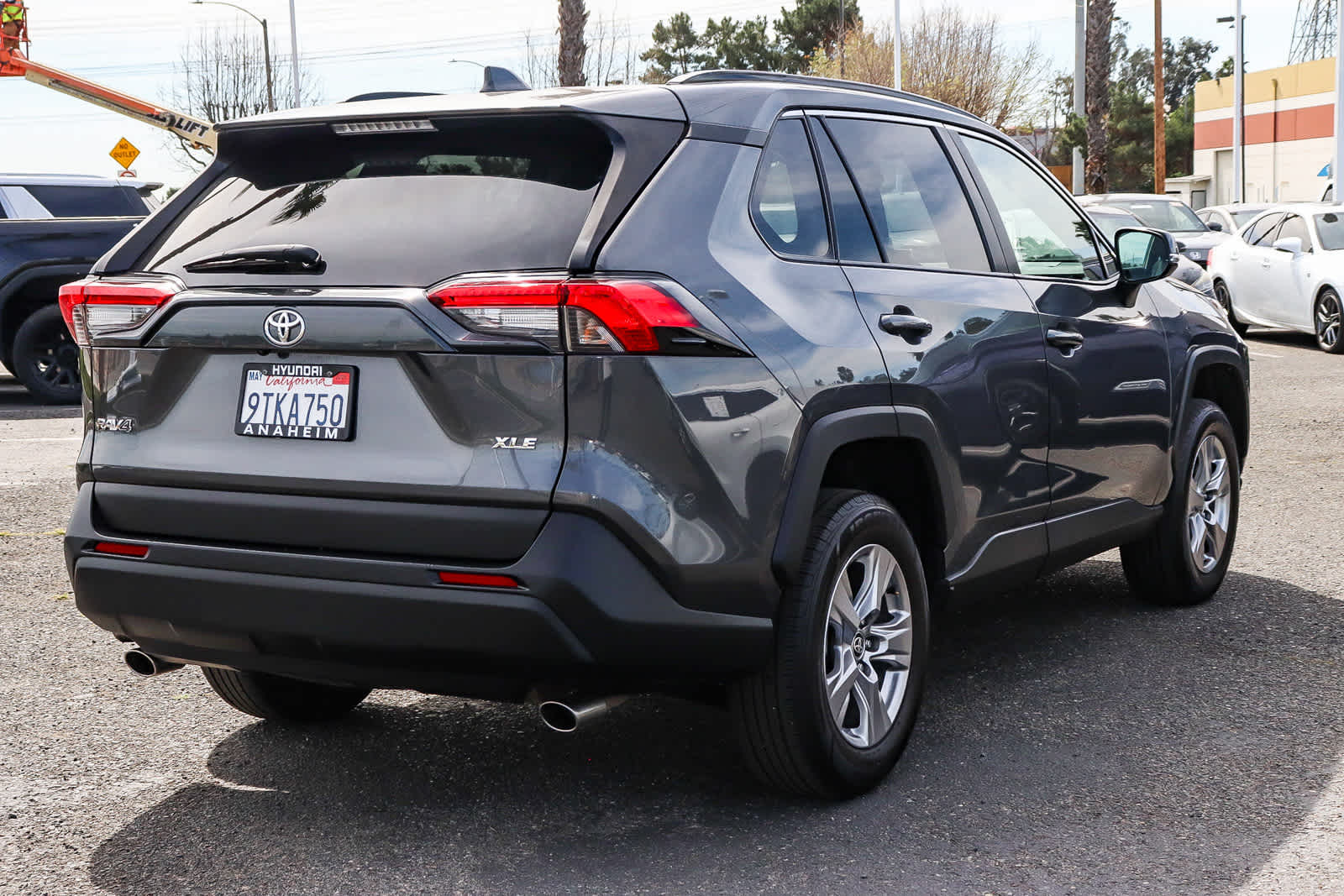 2023 Toyota RAV4 XLE photo 5