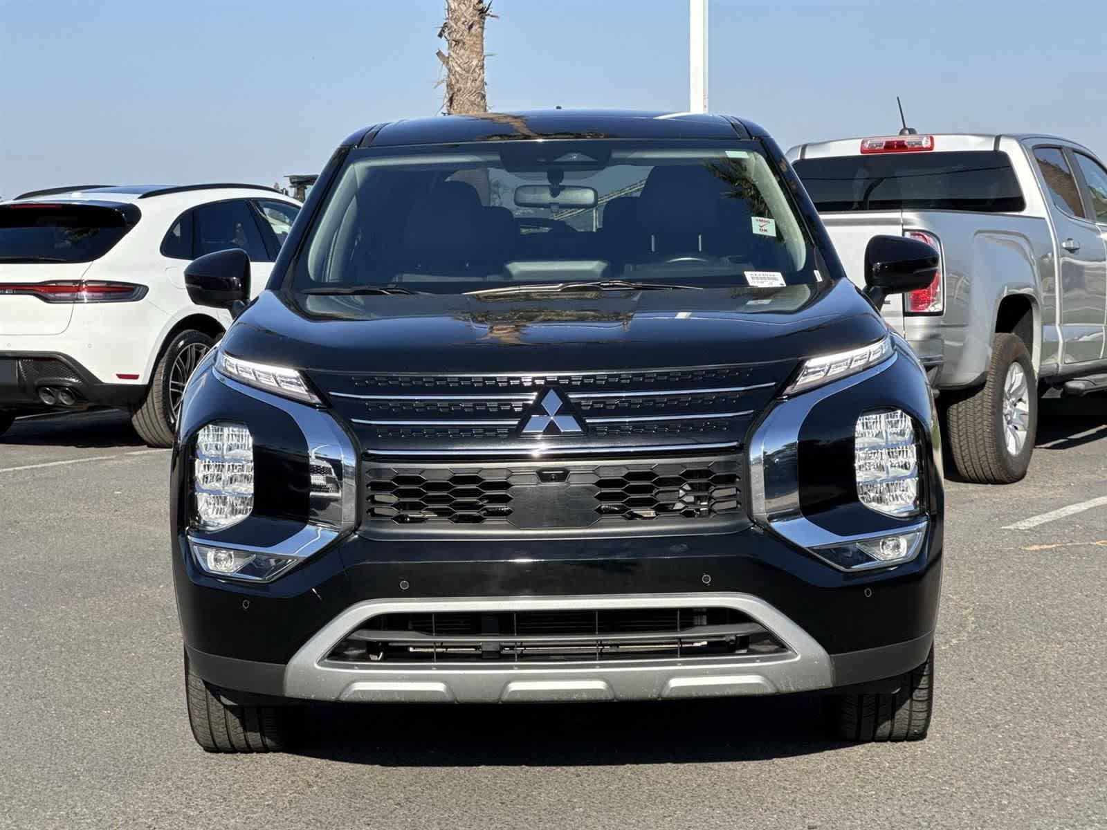 Thumbnail: 2024 Mitsubishi Outlander - 2