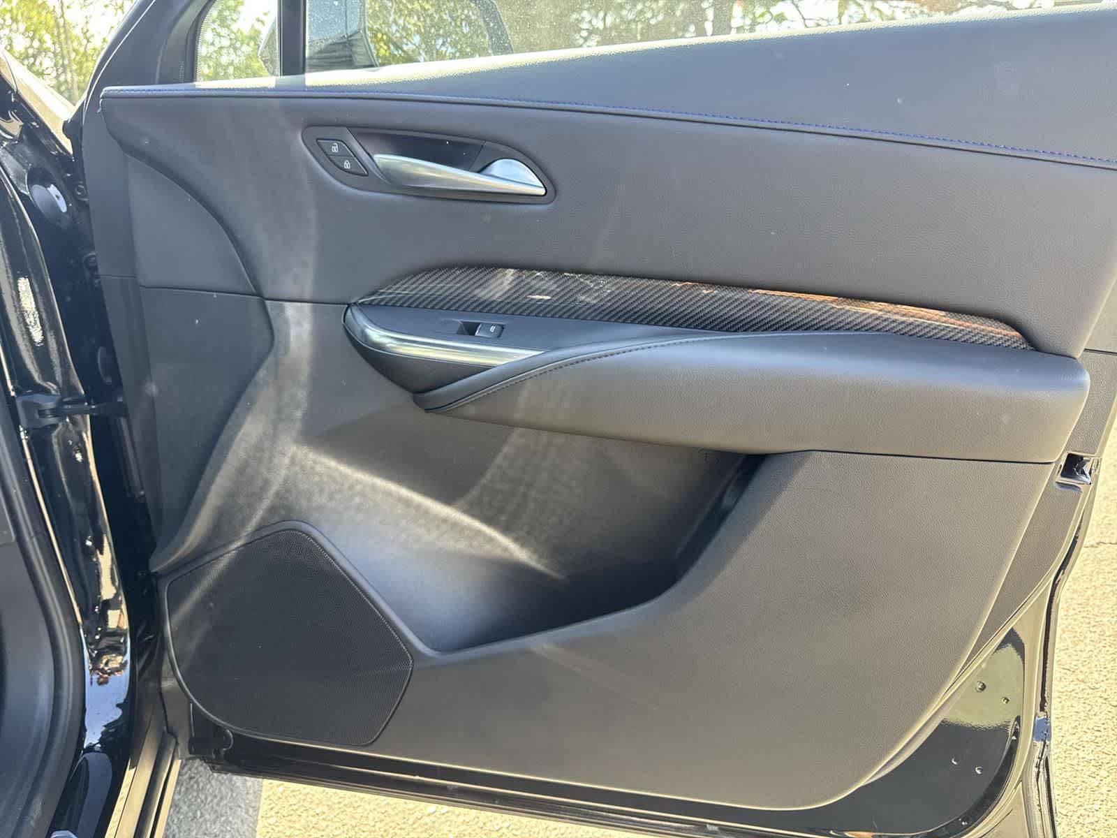 Thumbnail: 2025 Cadillac XT4 - 37