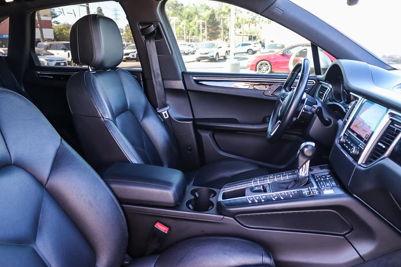 Thumbnail: 2017 Porsche Macan - 18