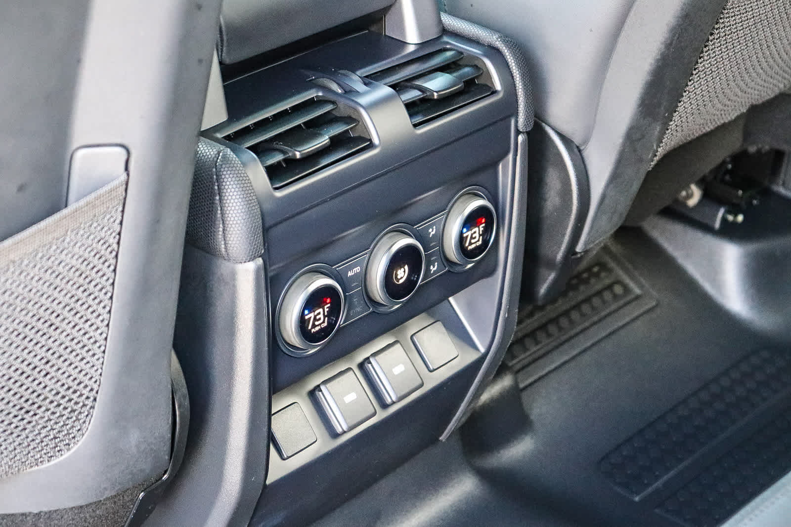 Thumbnail: 2023 Land Rover Defender - 20