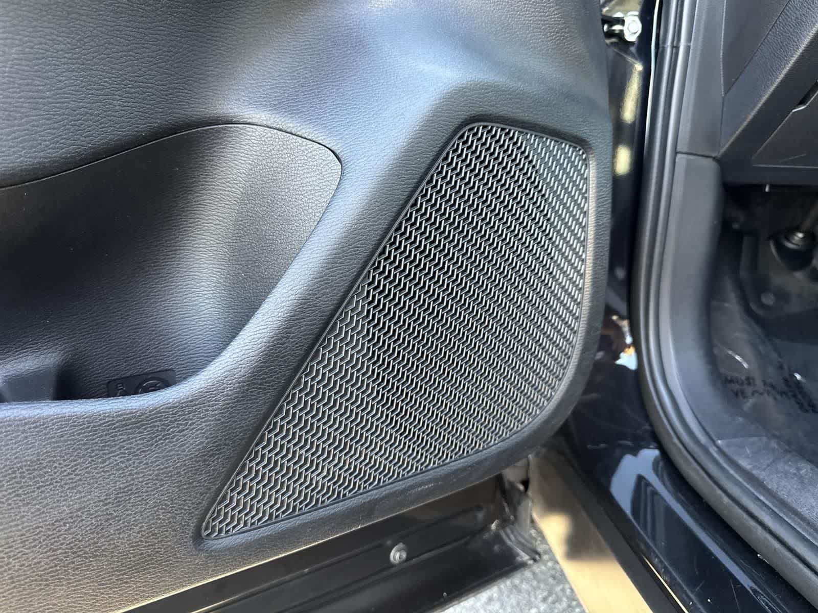 Thumbnail: 2024 Mitsubishi Outlander - 21