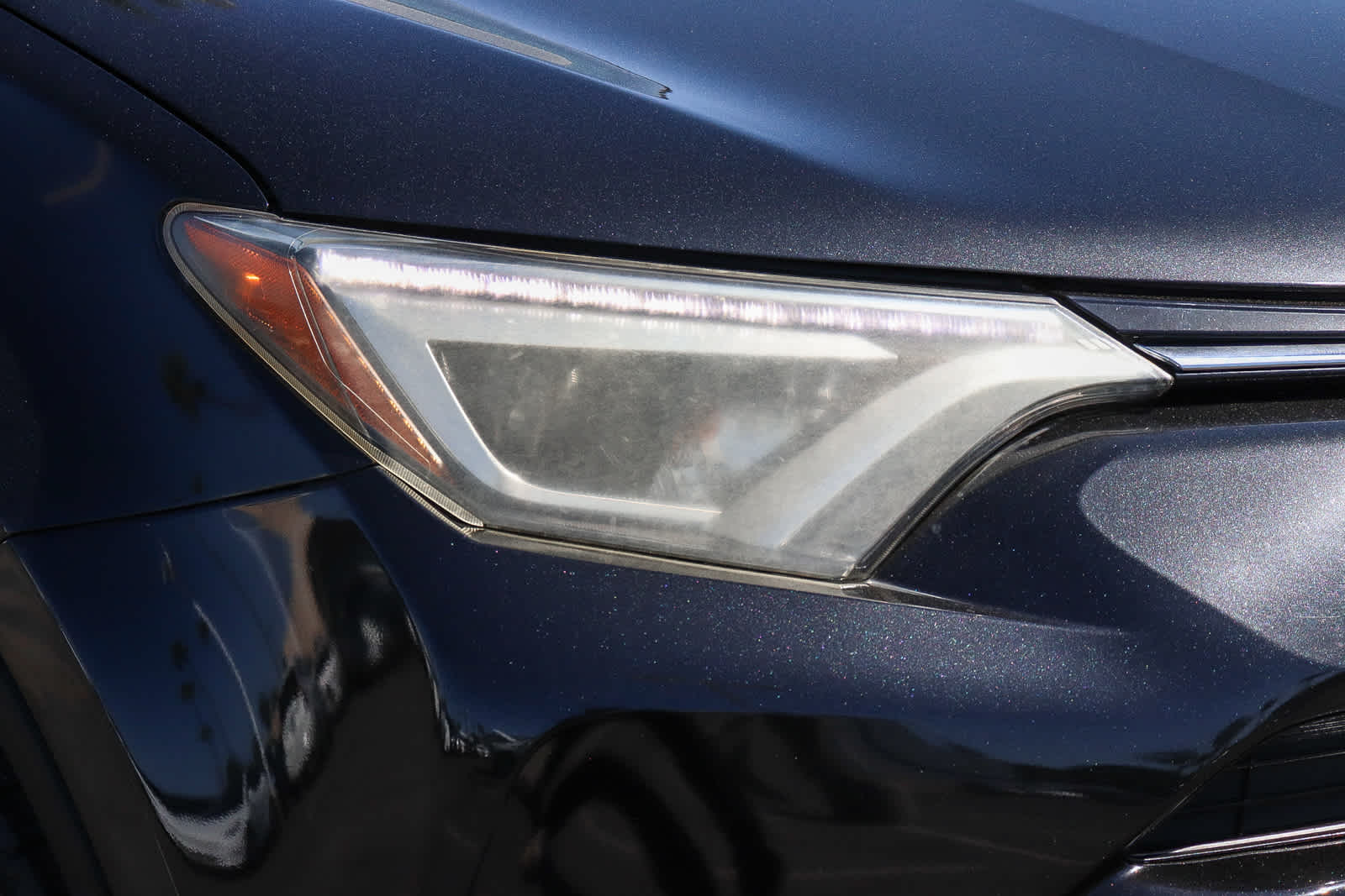 2016 Toyota RAV4 Hybrid Limited photo 4