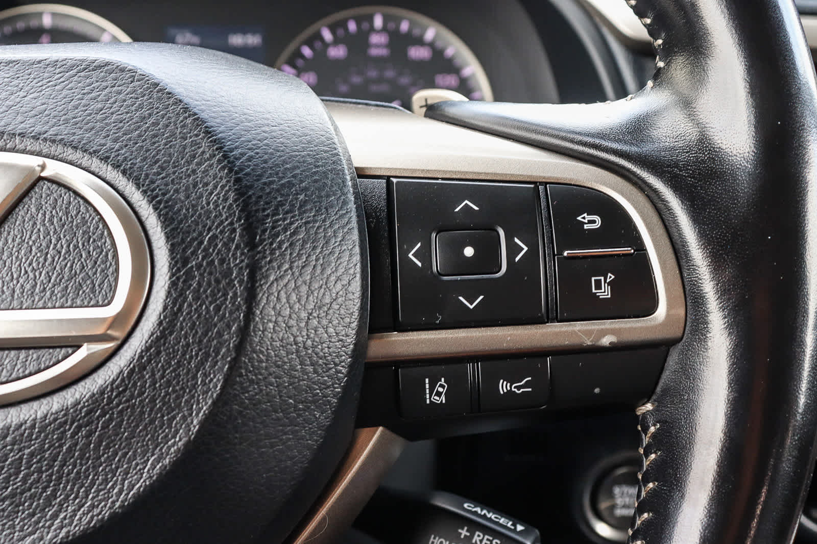 Thumbnail: 2021 Lexus RX - 29