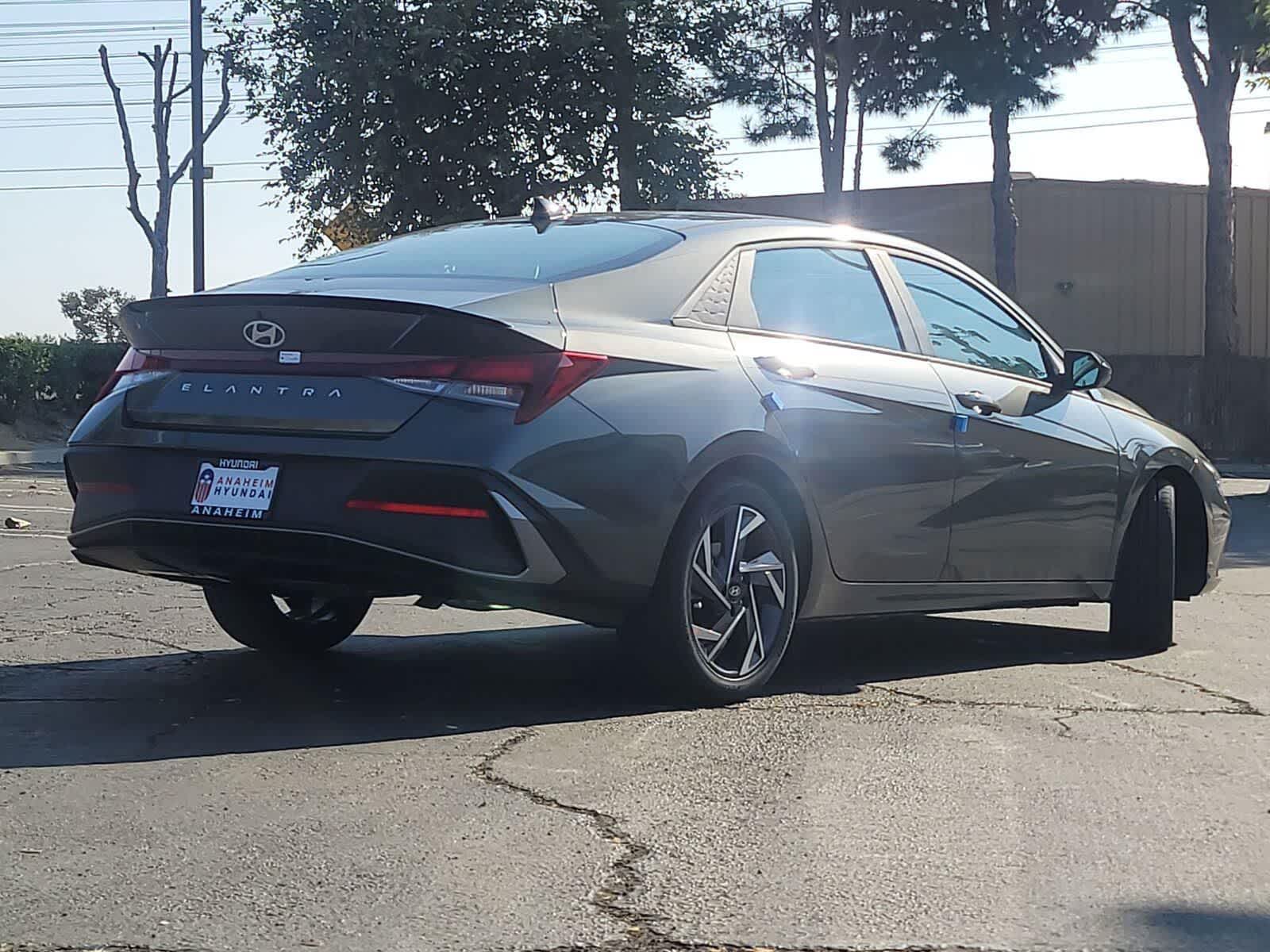 Thumbnail: 2025 Hyundai Elantra - 3