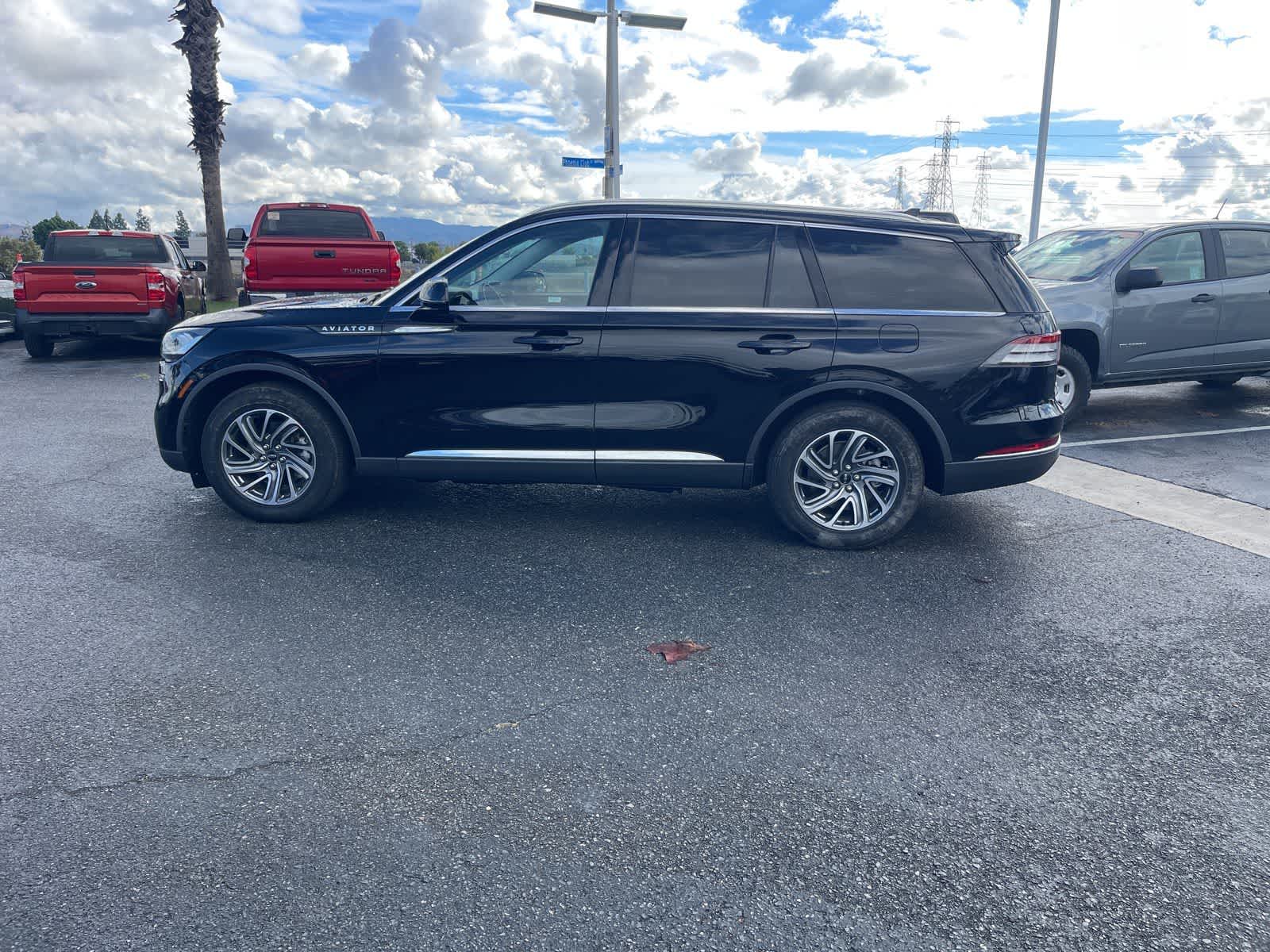 Thumbnail: 2023 Lincoln Aviator - 7