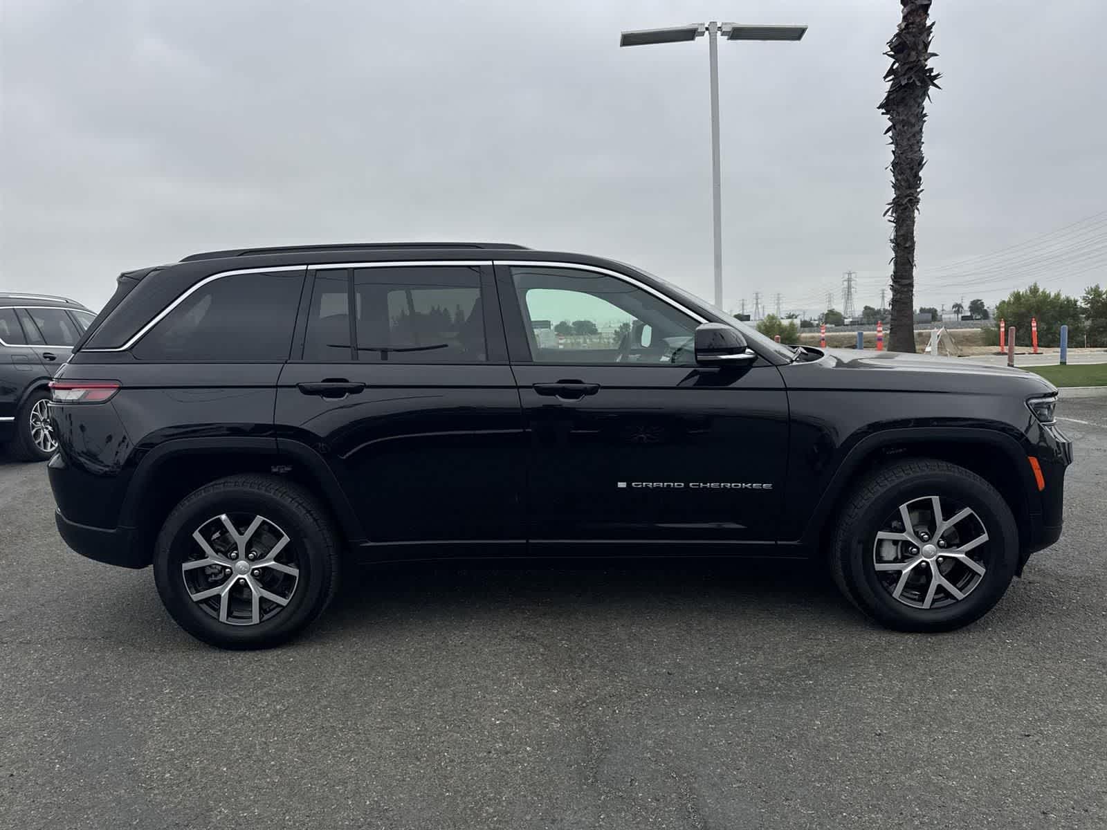 Thumbnail: 2024 Jeep Grand Cherokee - 3