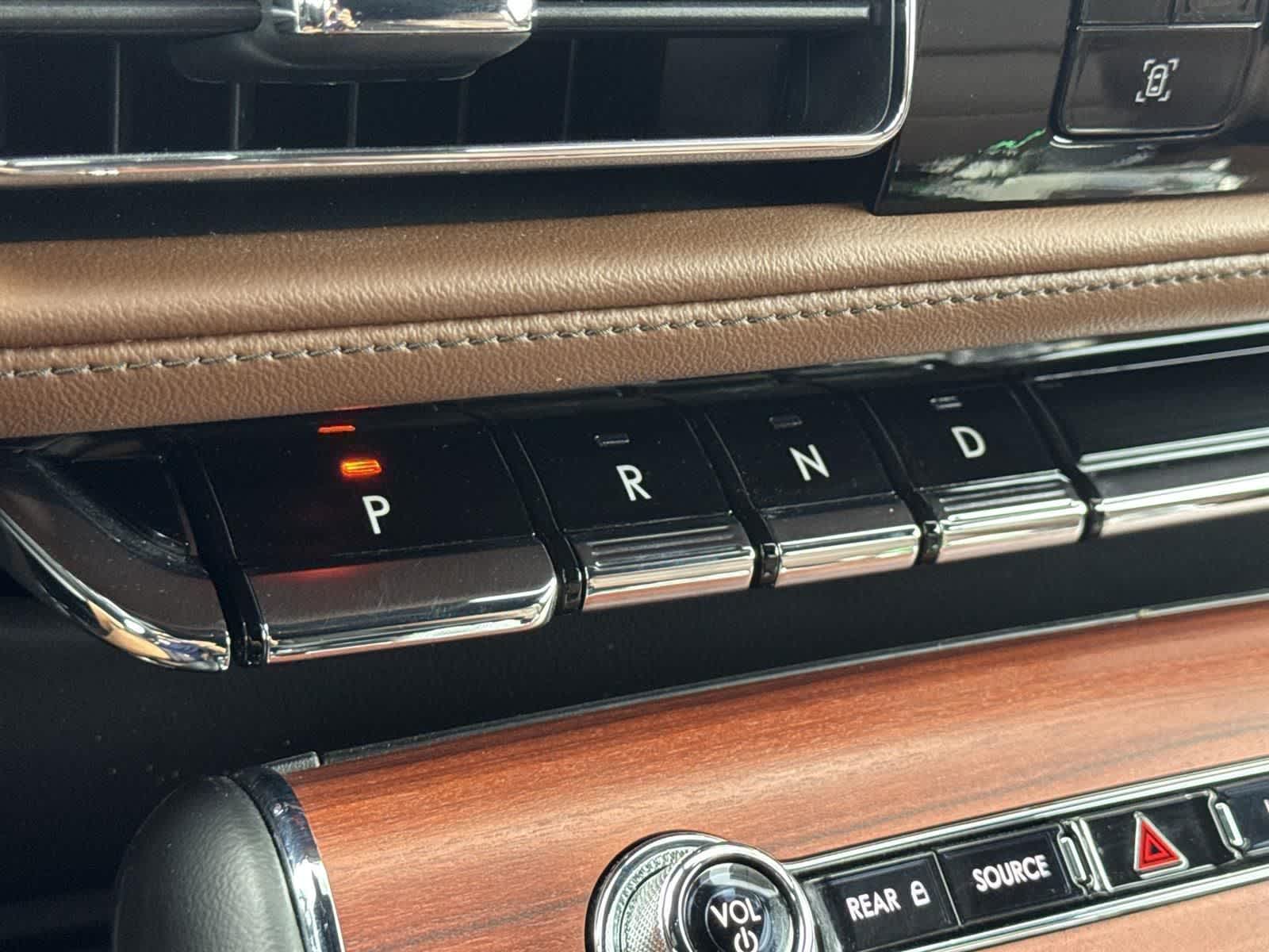 Thumbnail: 2023 Lincoln Aviator - 15