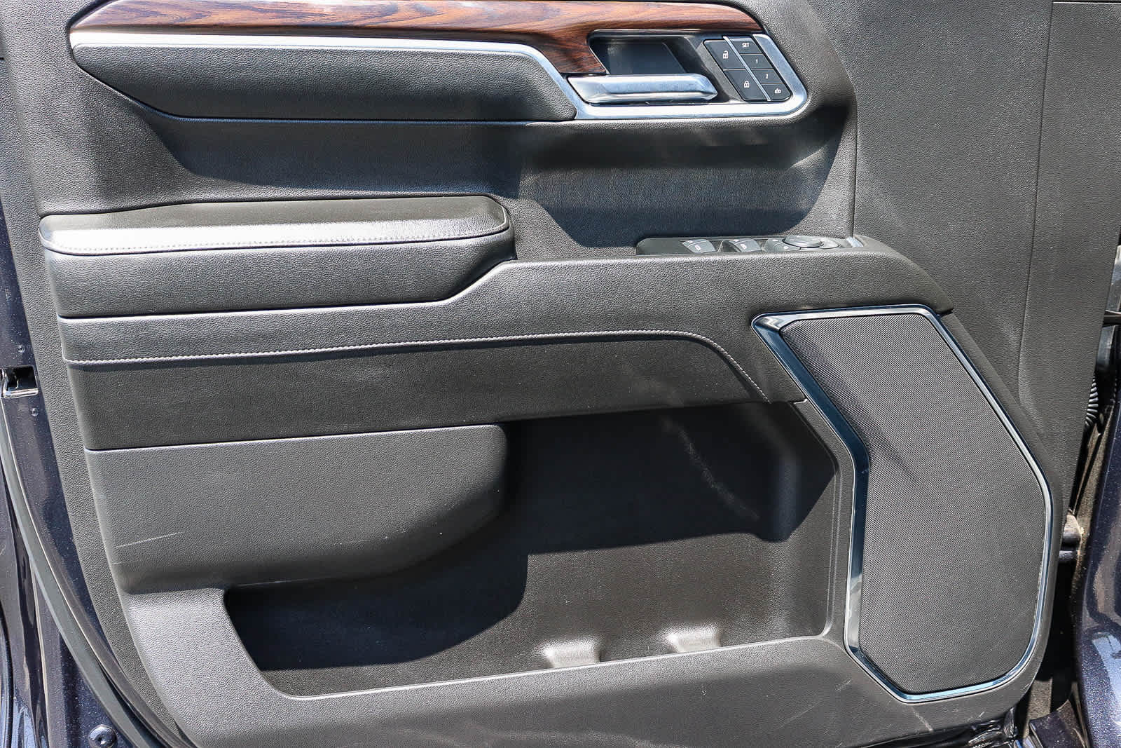 2024 GMC Sierra 1500 SLT - Photo 29