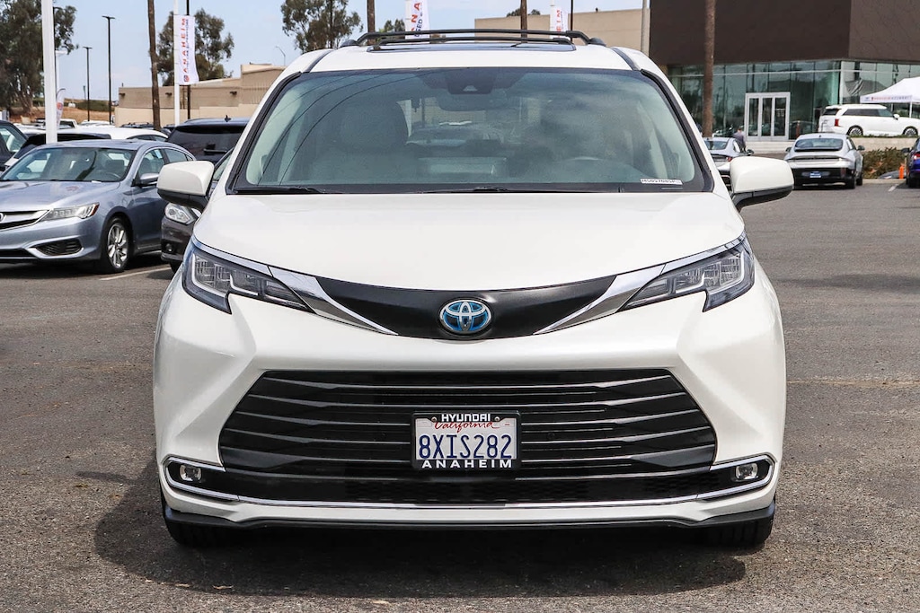 Used 2021 Toyota Sienna XLE Van