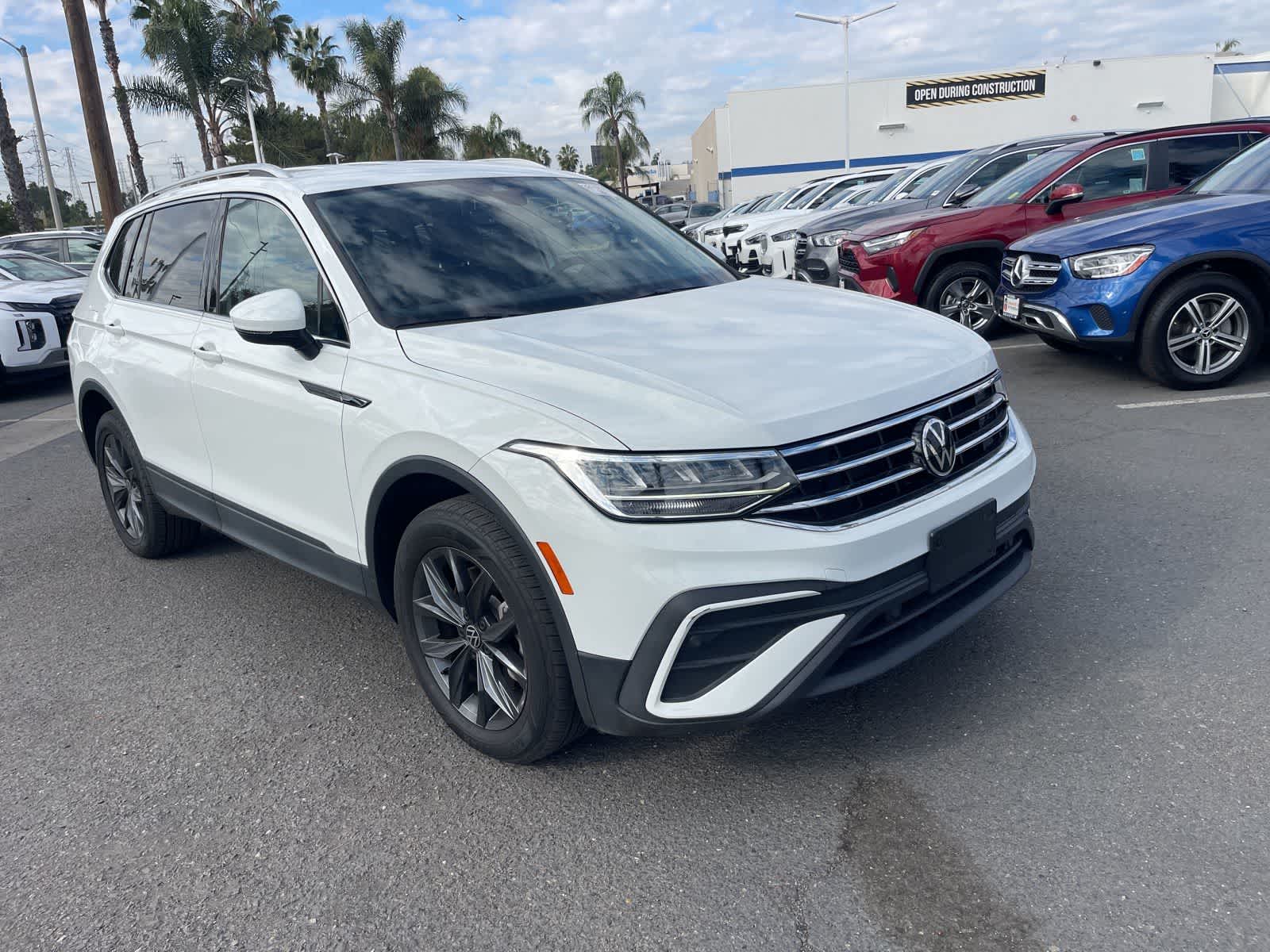 Thumbnail: 2022 Volkswagen Tiguan - 1
