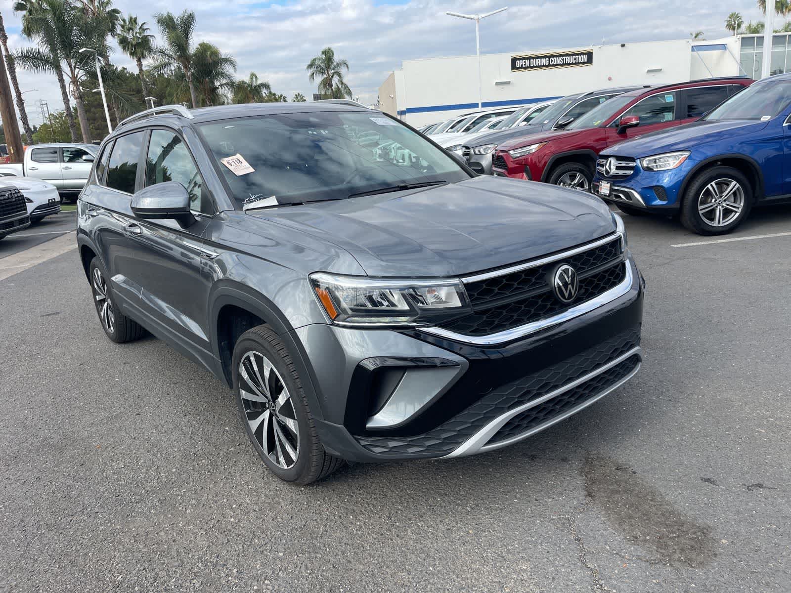 2024 Volkswagen Taos SE's photo