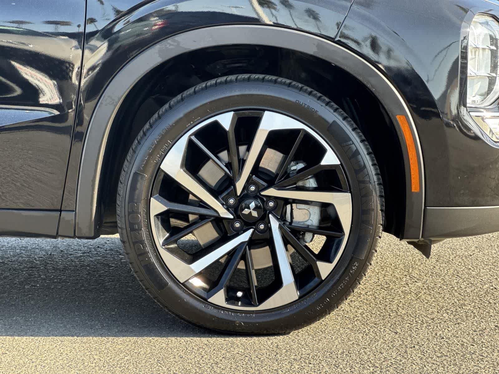 Thumbnail: 2024 Mitsubishi Outlander - 43