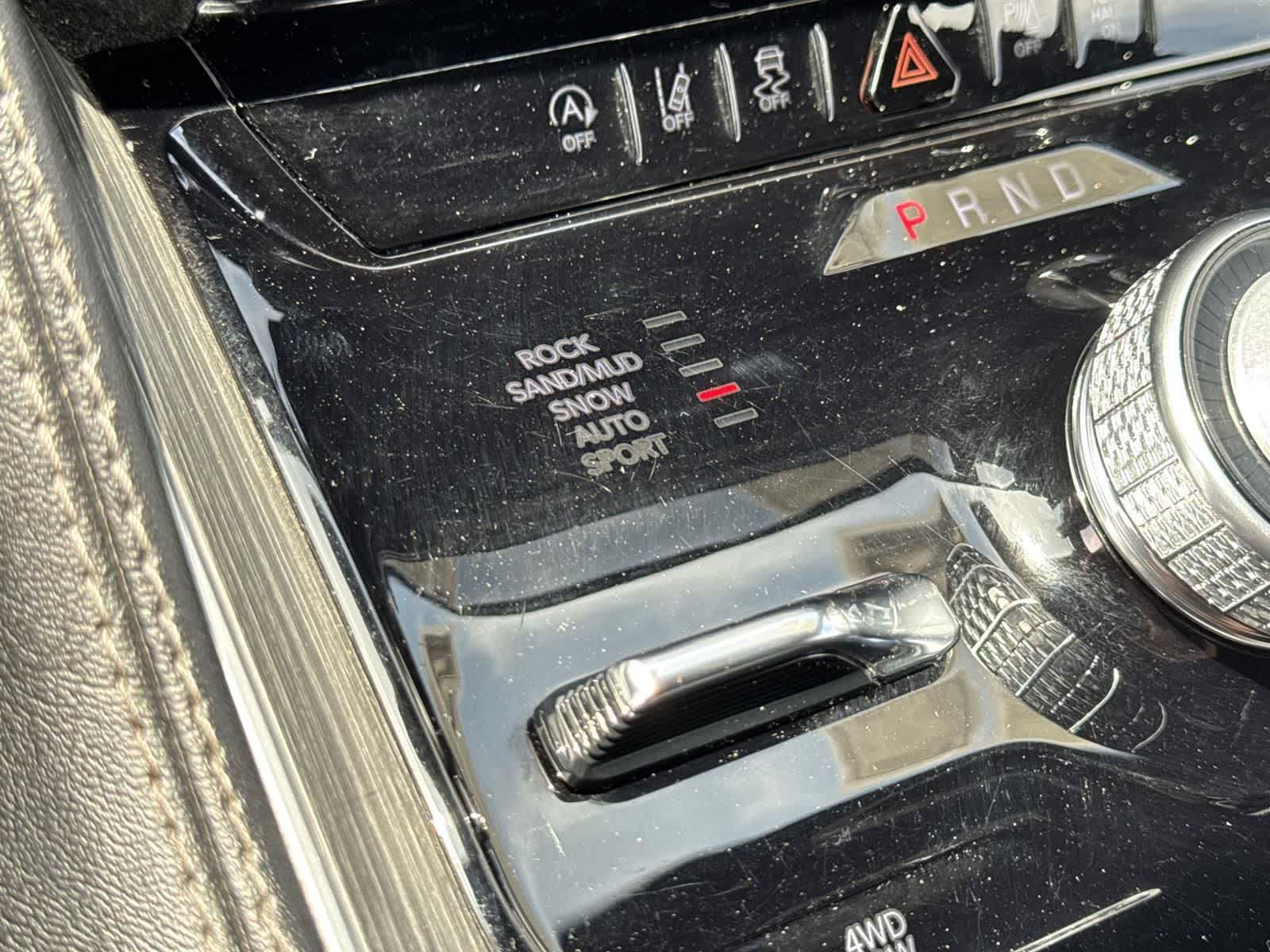 Thumbnail: 2023 Jeep Wagoneer - 18