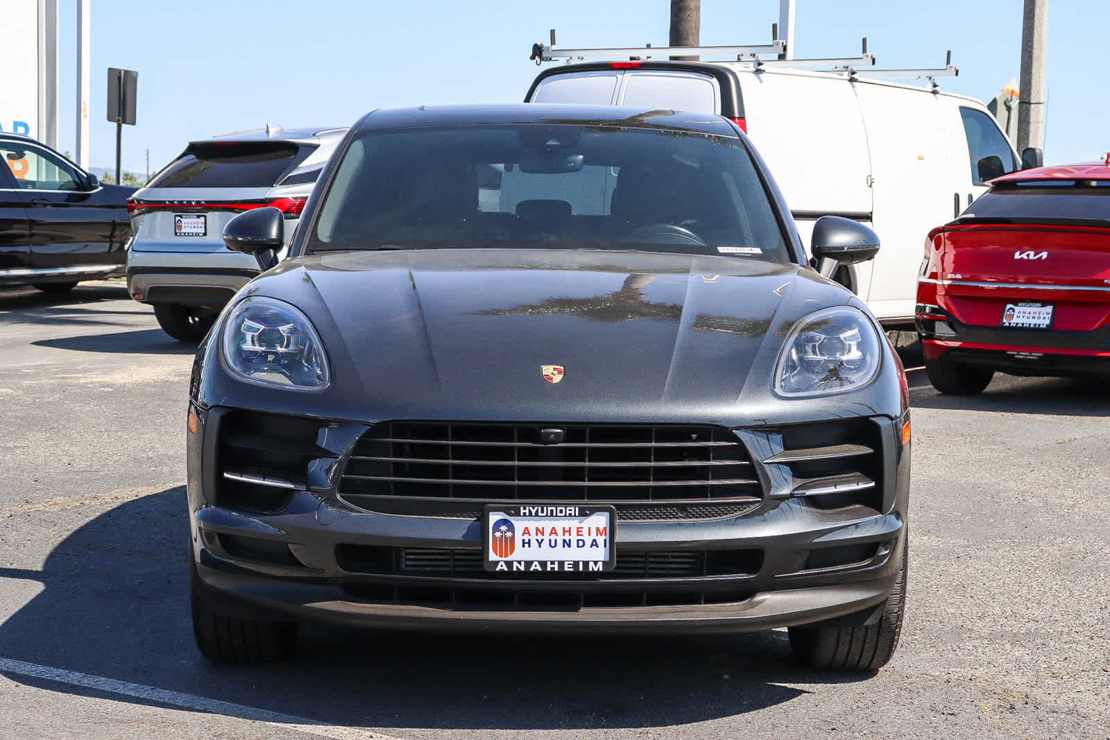 2020 Porsche Macan photo 2